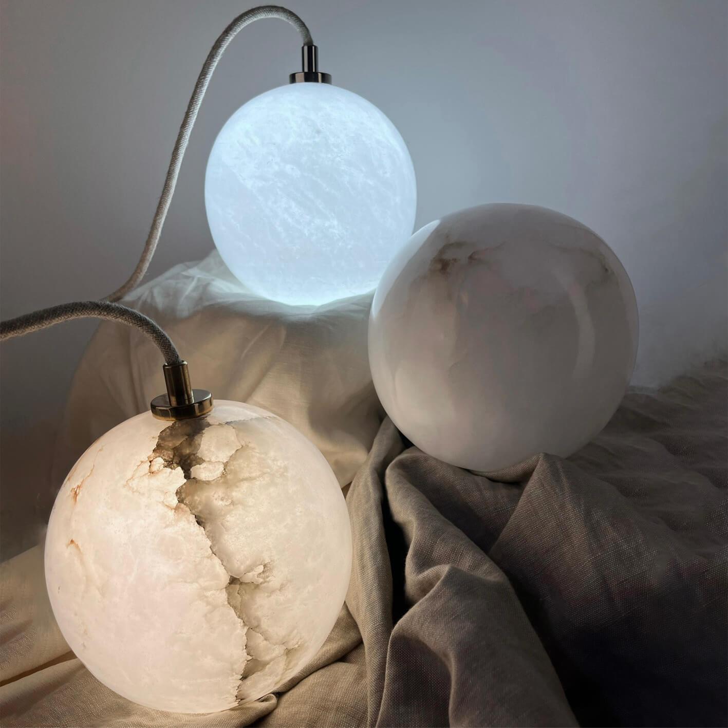 Lampa alabastrowa wisząca SELENE nikiel Embassy Interiors Eye on Design