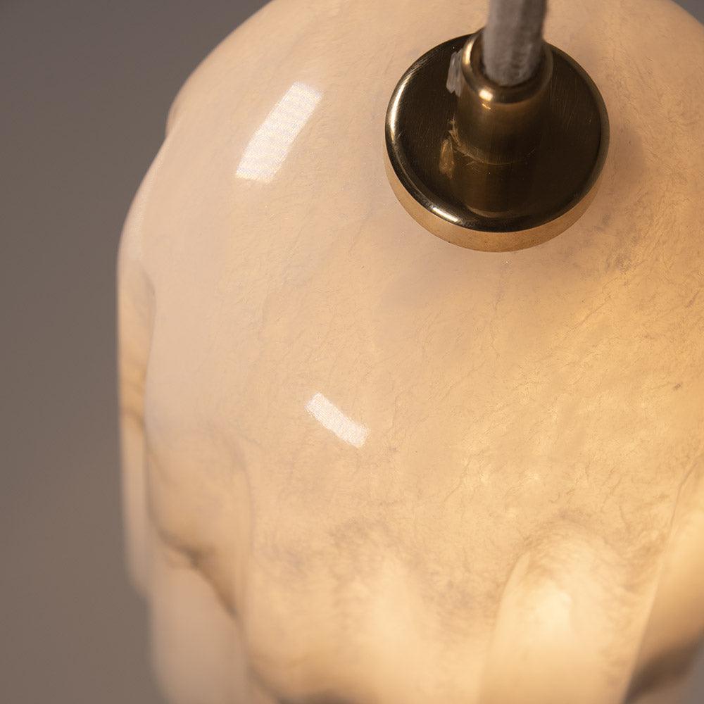 Lampa alabastrowa wisząca URANIA mosiężny Embassy Interiors Eye on Design