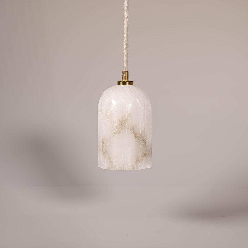 Lampa alabastrowa wisząca URANIA mosiężny Embassy Interiors Eye on Design