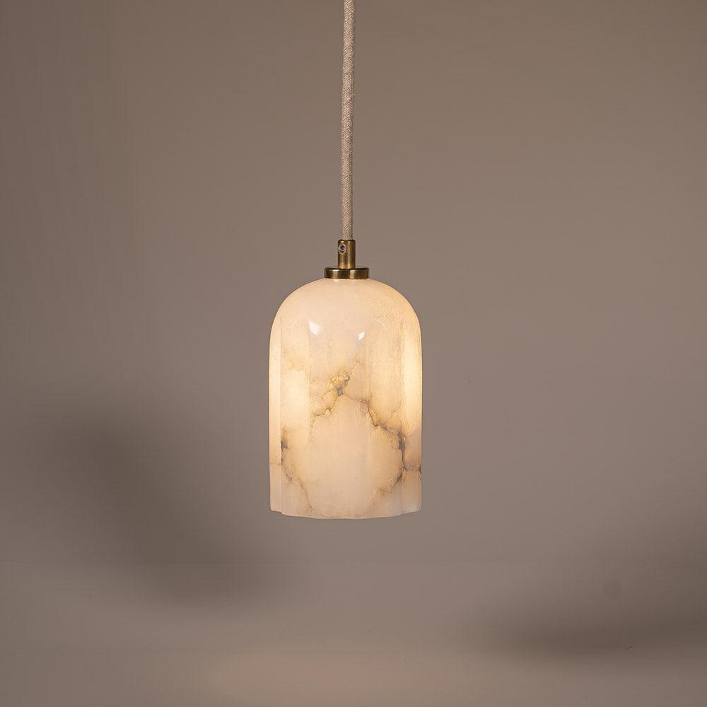 Lampa alabastrowa wisząca URANIA mosiężny Embassy Interiors Eye on Design