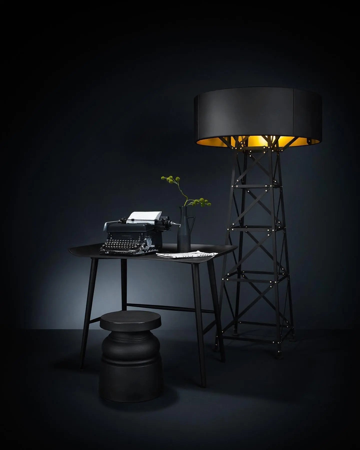 Lampa podłogowa CONSTRUCTION czarny – Moooi