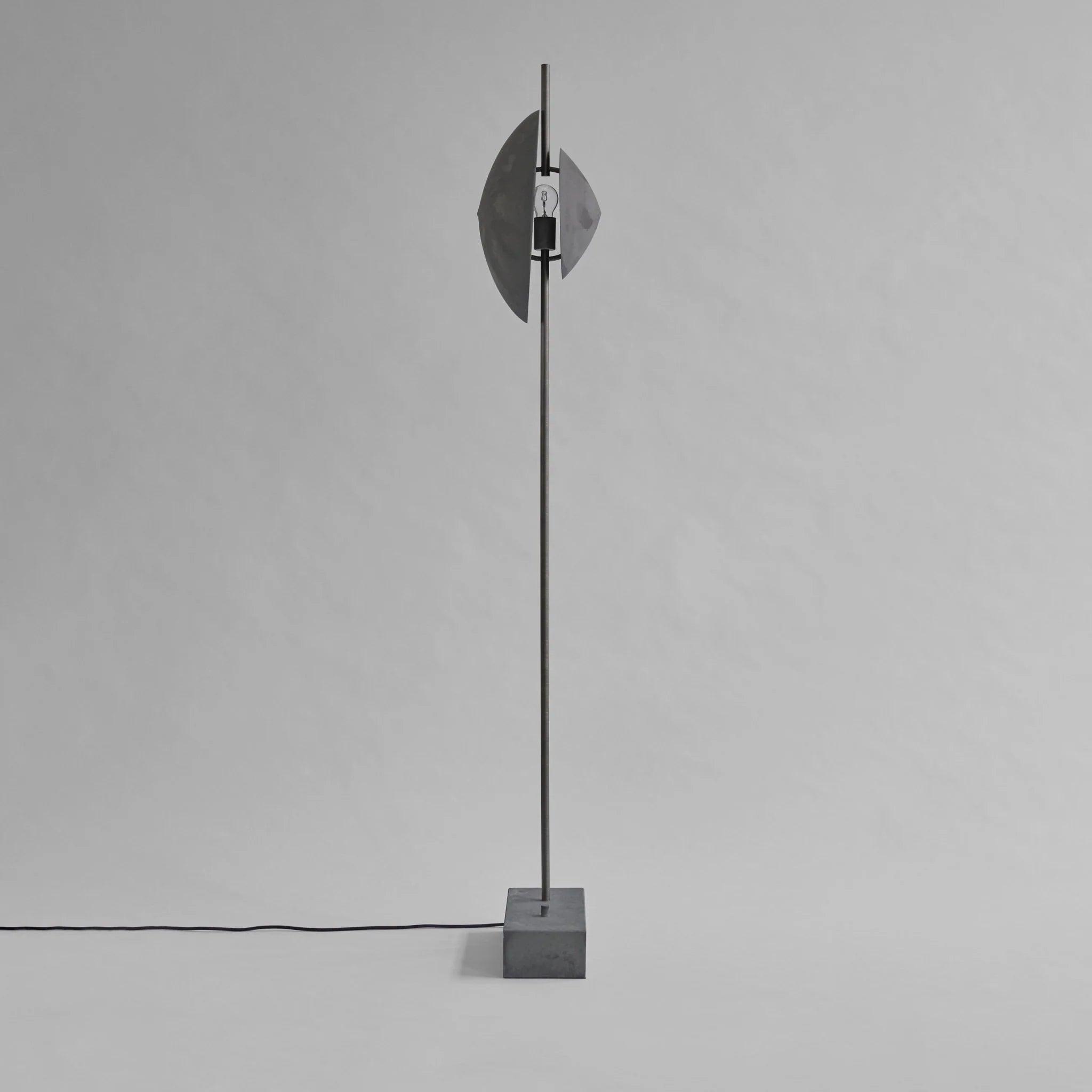 Lampa podłogowa DAWN oksydowany 101 Copenhagen Eye on Design