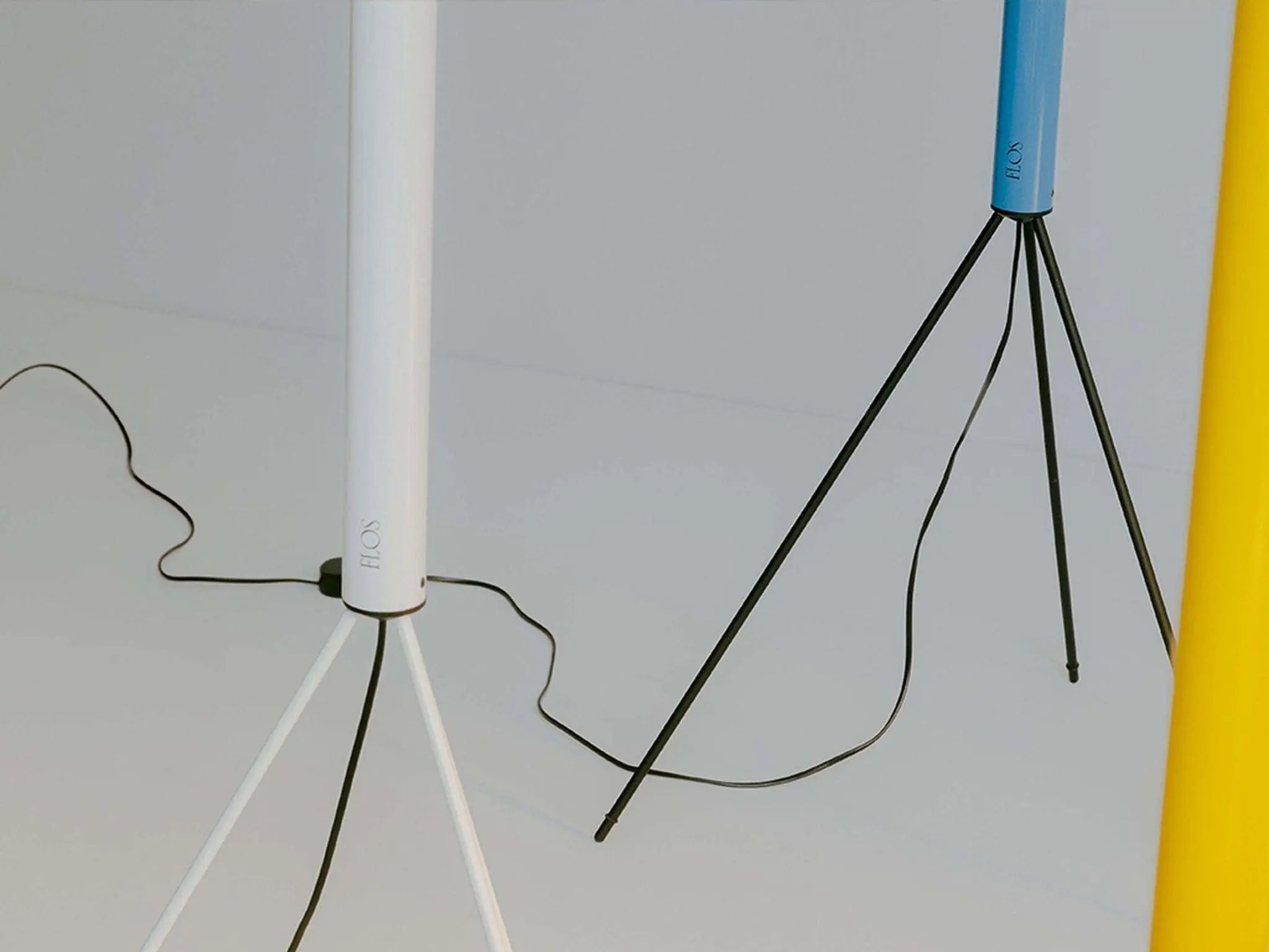 Lampa podłogowa LUMINATOR niebieski – Flos