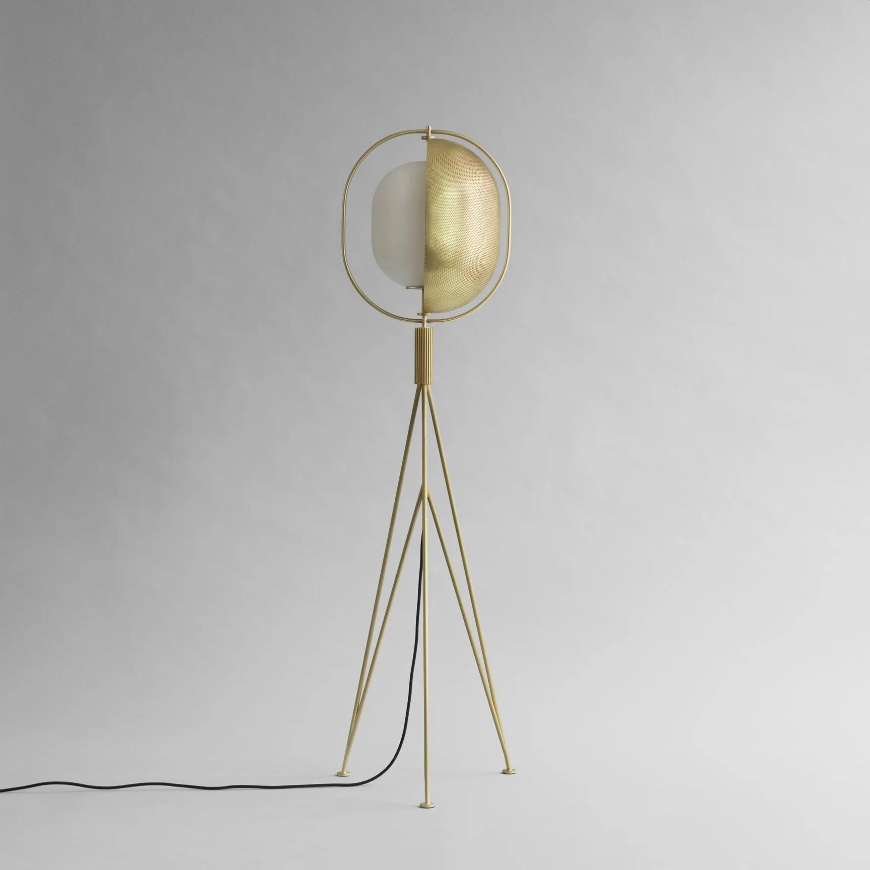 Lampa podłogowa PEARL mosiądz 101 Copenhagen Eye on Design