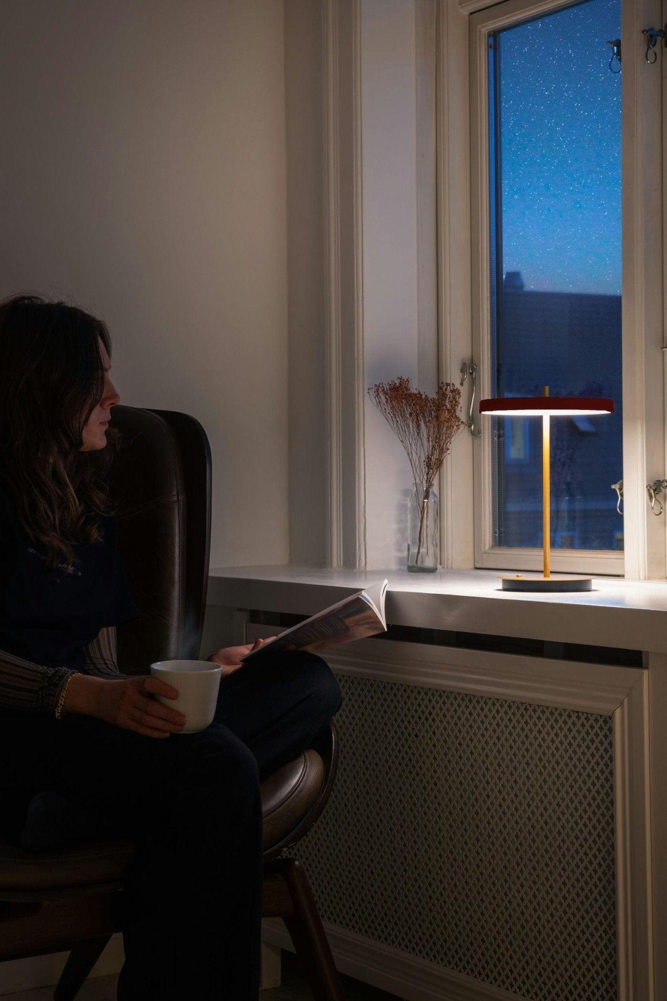Lampa przenośna ASTERIA MOVE rubinowy UMAGE Eye on Design