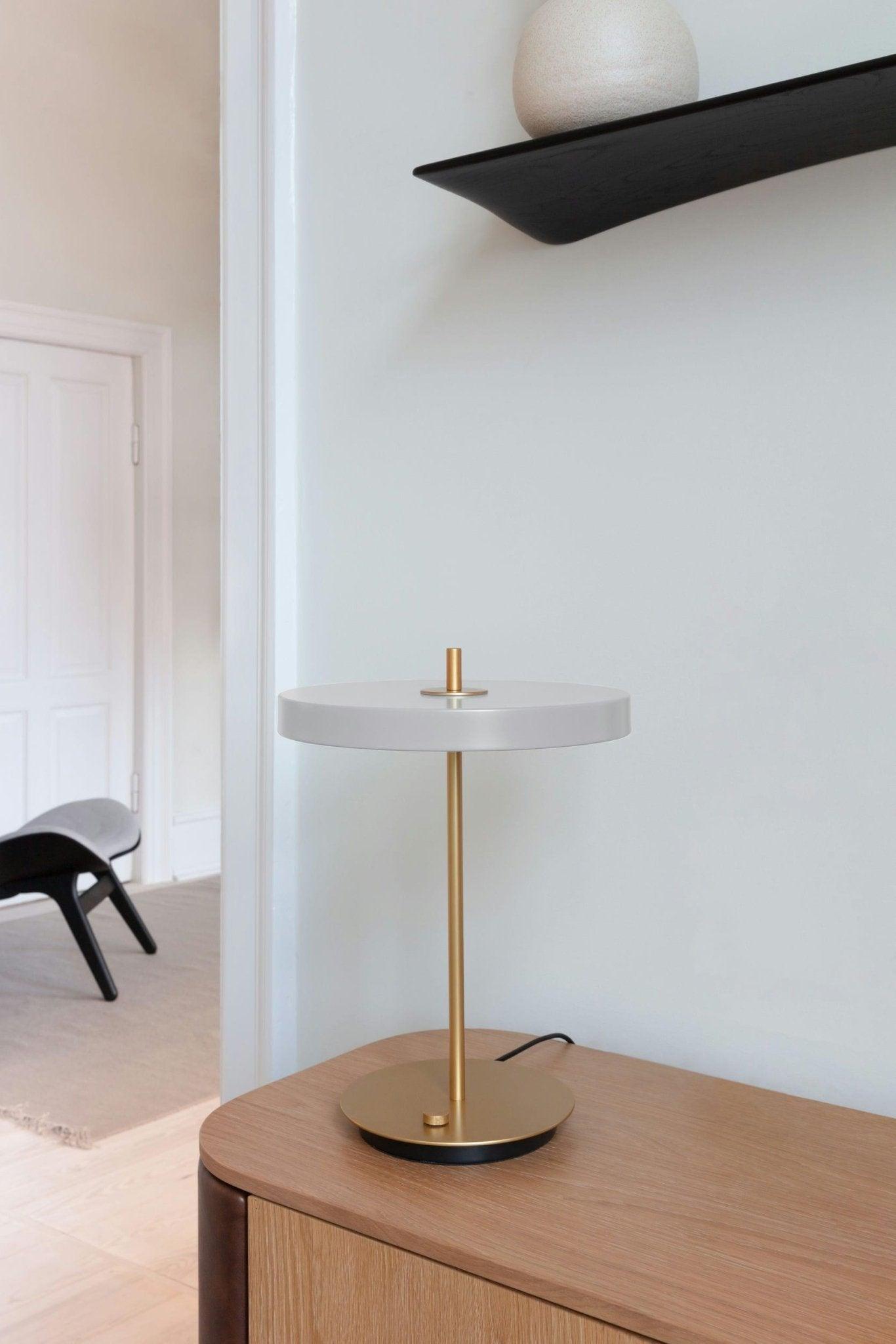 Lampa stołowa ASTERIA TABLE jasnoszary UMAGE Eye on Design