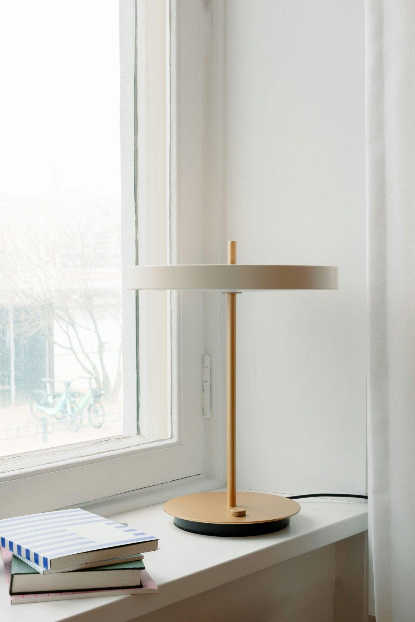 Lampa stołowa ASTERIA TABLE perłowy UMAGE Eye on Design