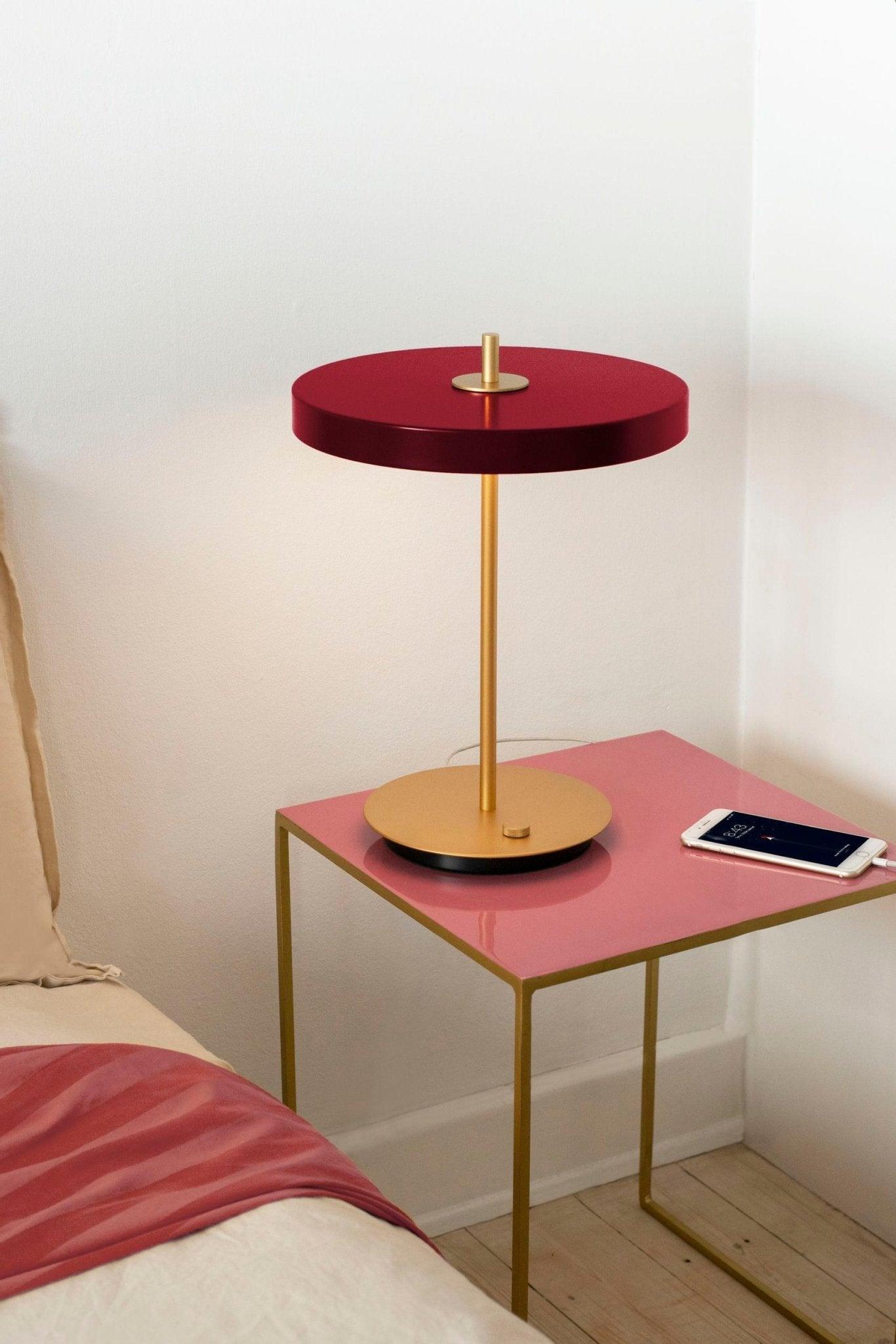 Lampa stołowa ASTERIA TABLE rubinowy UMAGE Eye on Design