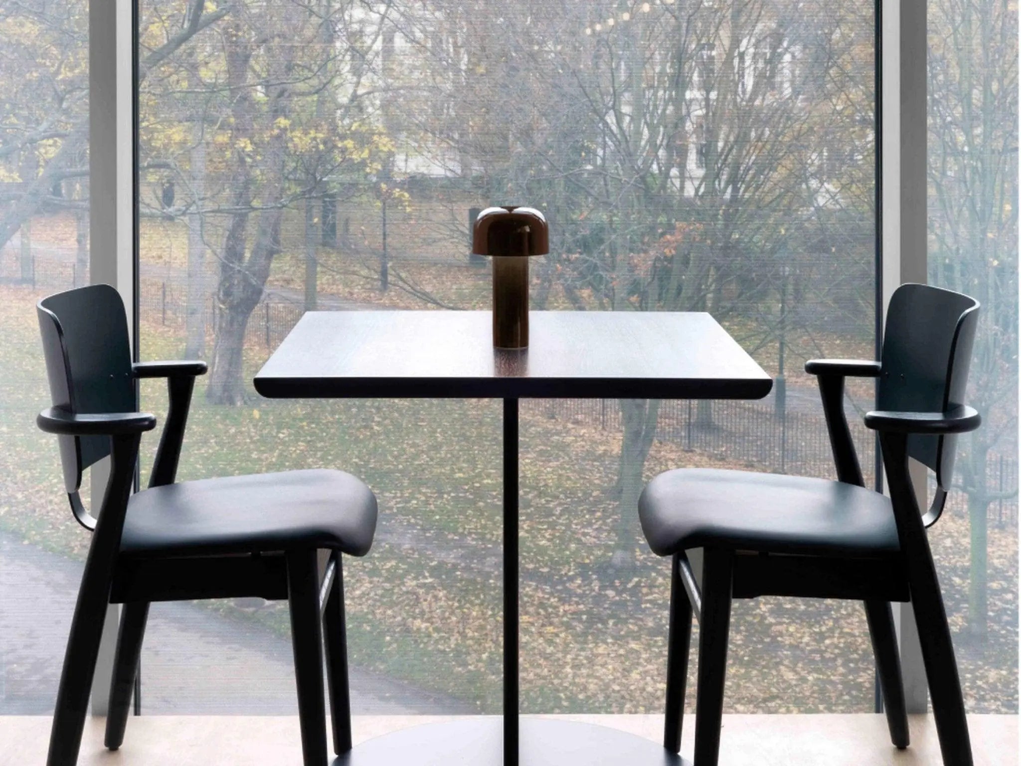 Lampa stołowa BELLHOP ciemnobrązowy – Flos