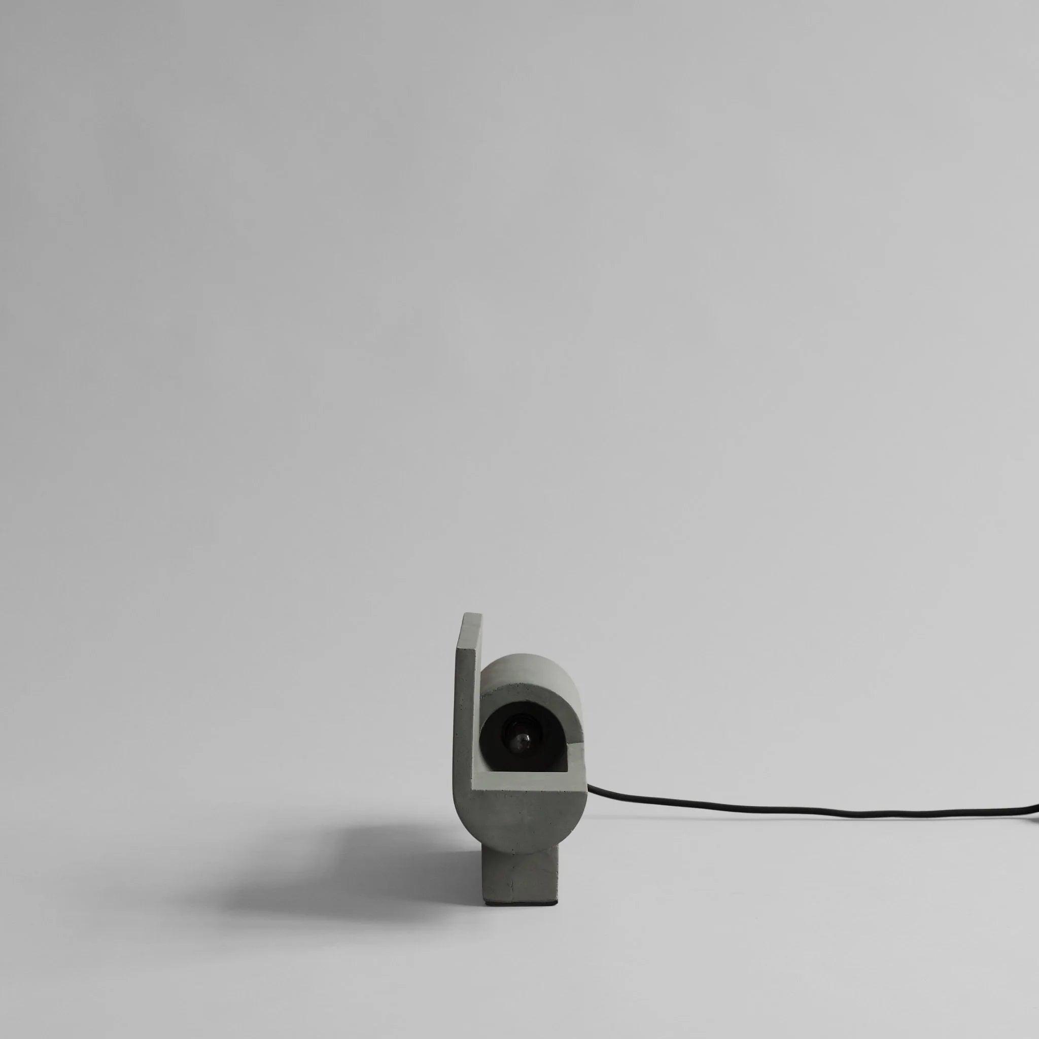 Lampa stołowa BRUTALIST szary 101 Copenhagen Eye on Design