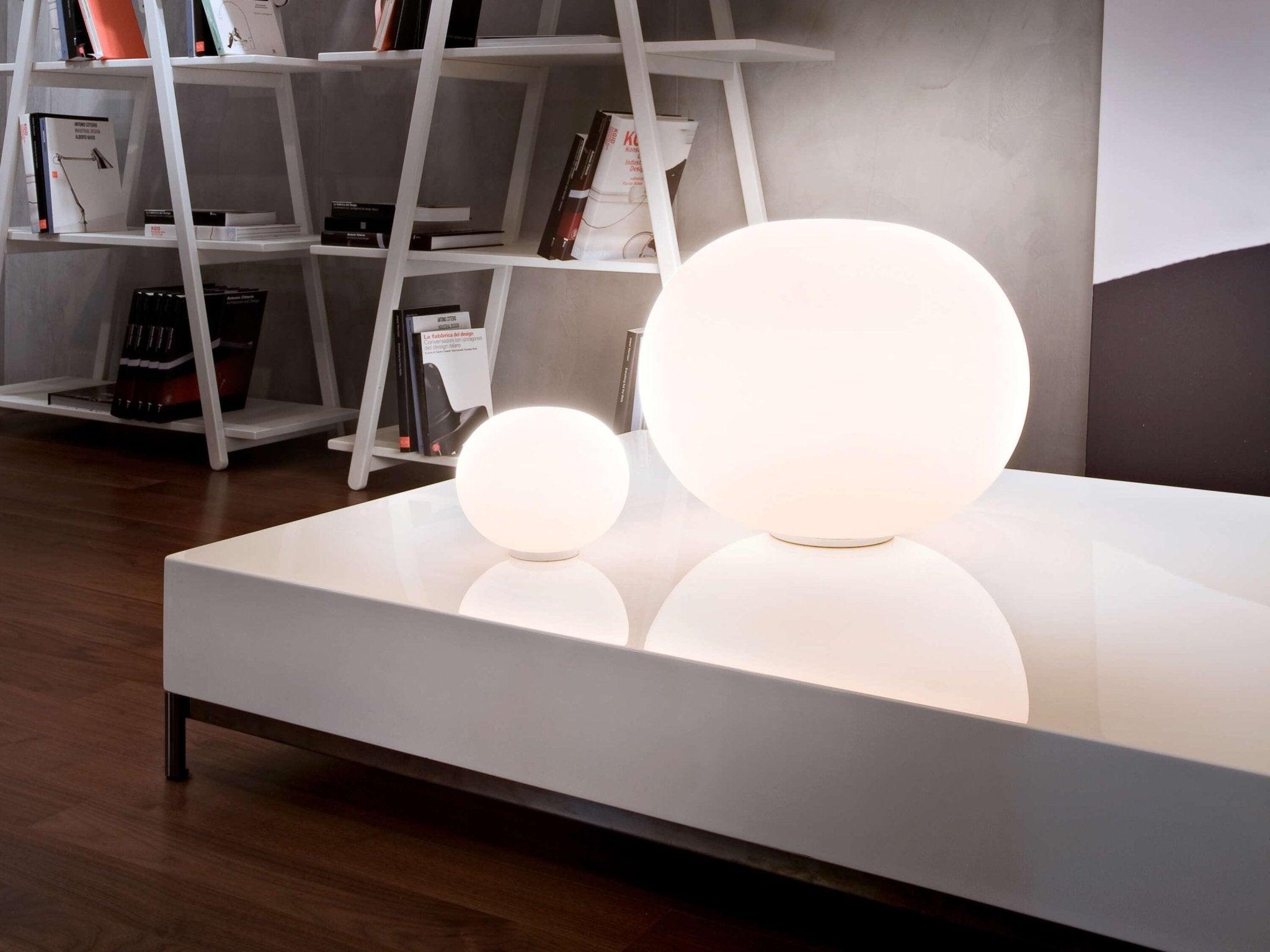 Lampa stołowa GLO-BALL BASIC biały Flos Eye on Design