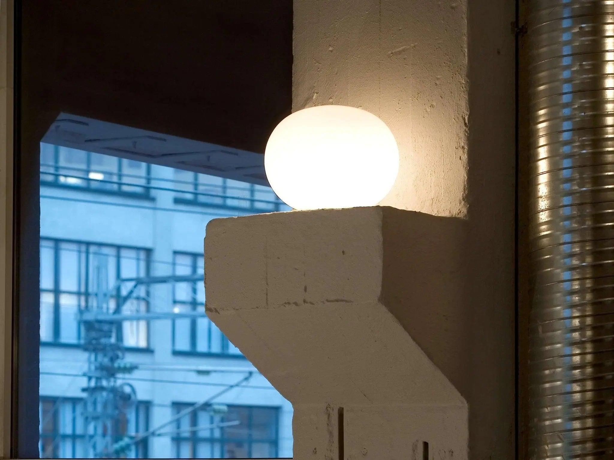 Lampa stołowa GLO-BALL biały – Flos