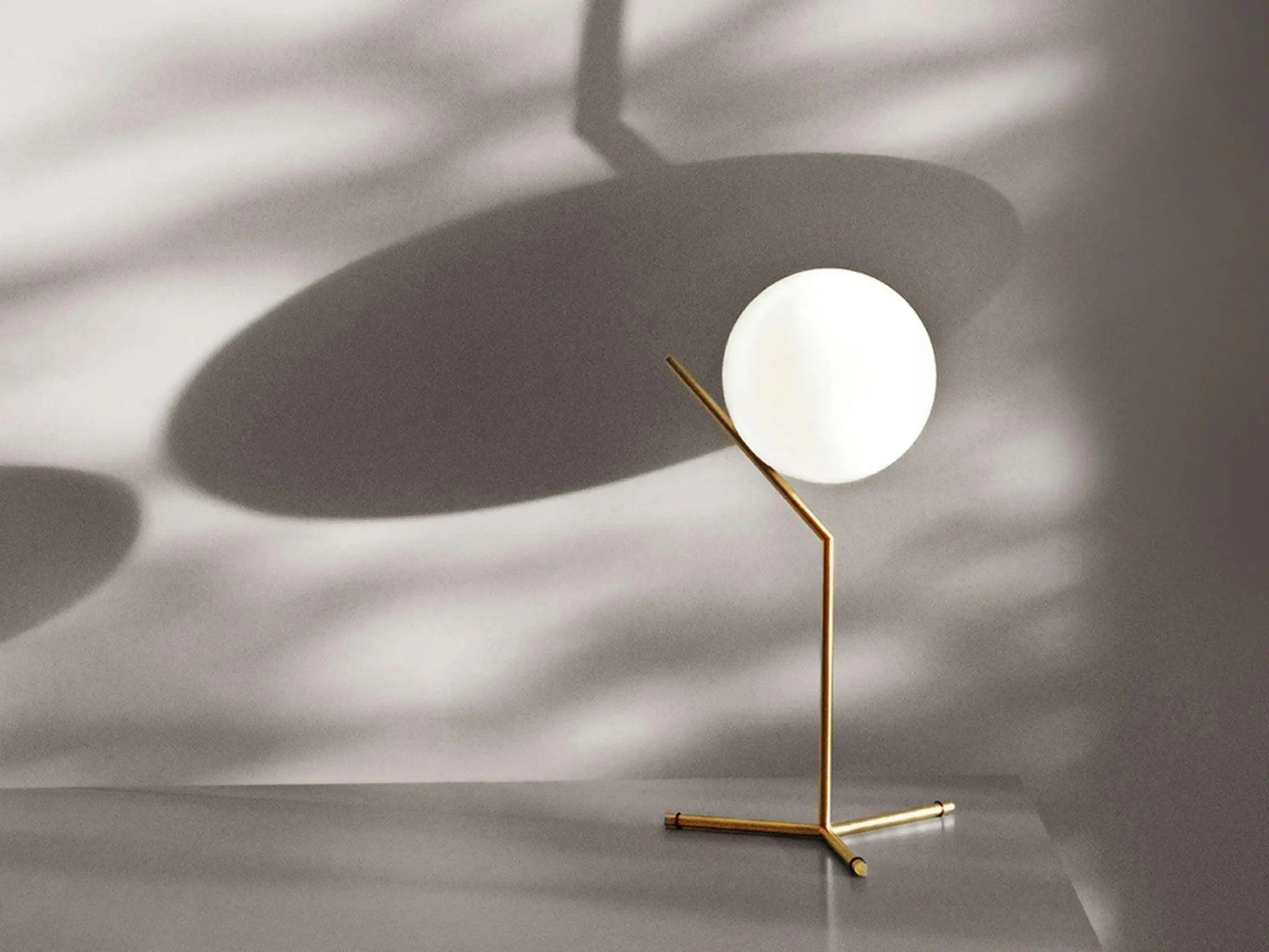 Lampa stołowa IC LIGHTS HIGH mosiężny – Flos
