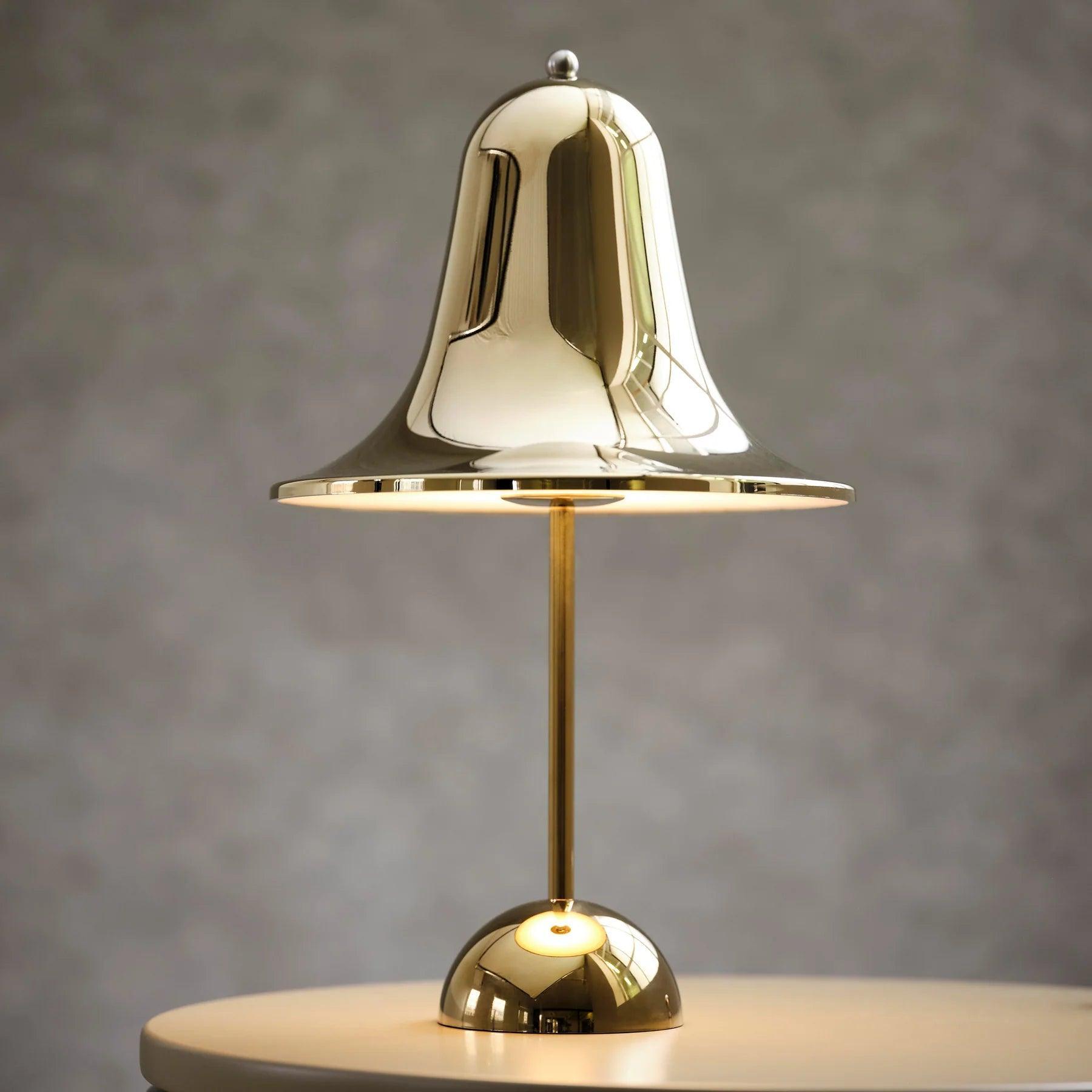 Lampa stołowa przenośna PANTOP mosiądz Verpan Eye on Design