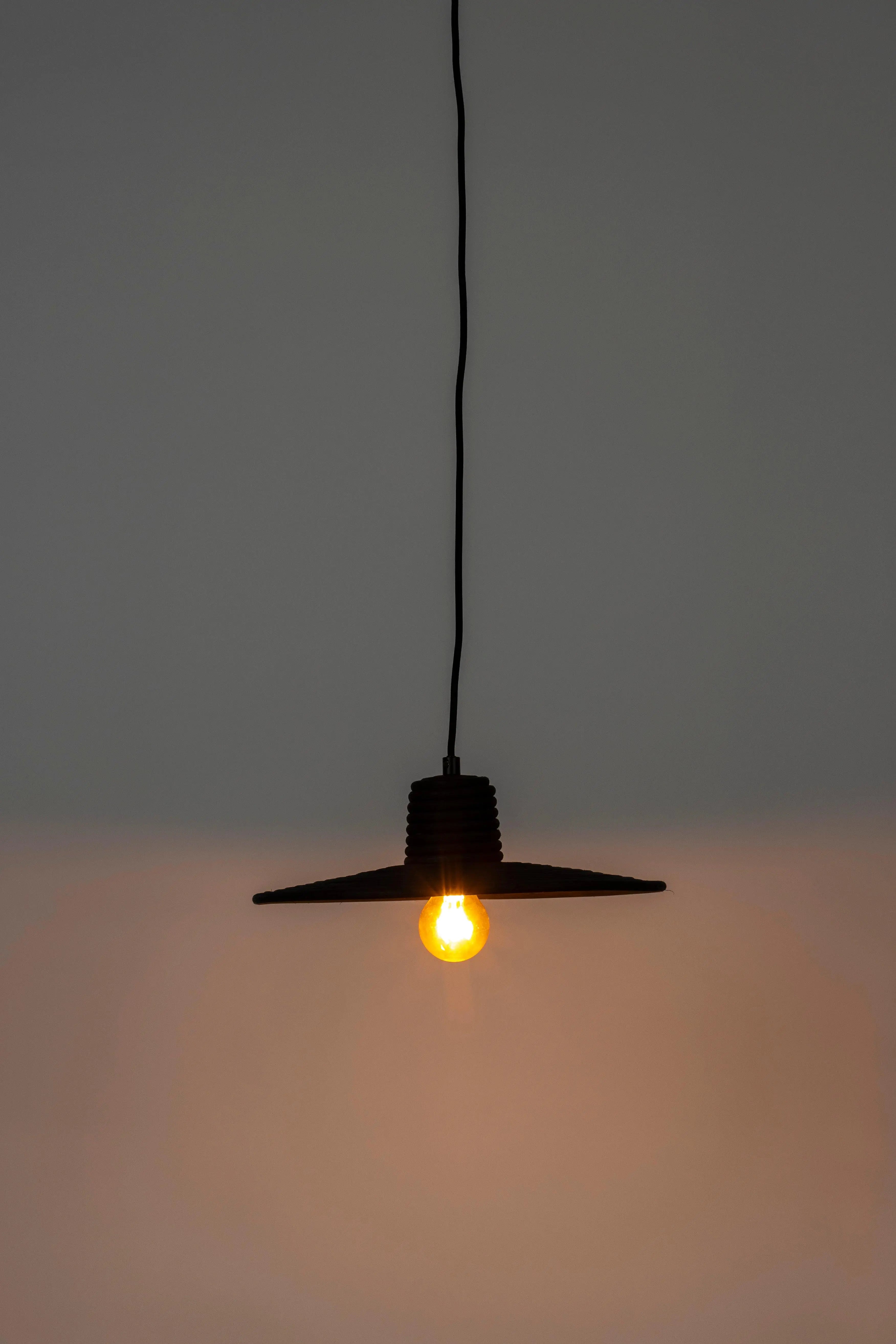Lampa wisząca BALANCE rattan czarny – Zuiver
