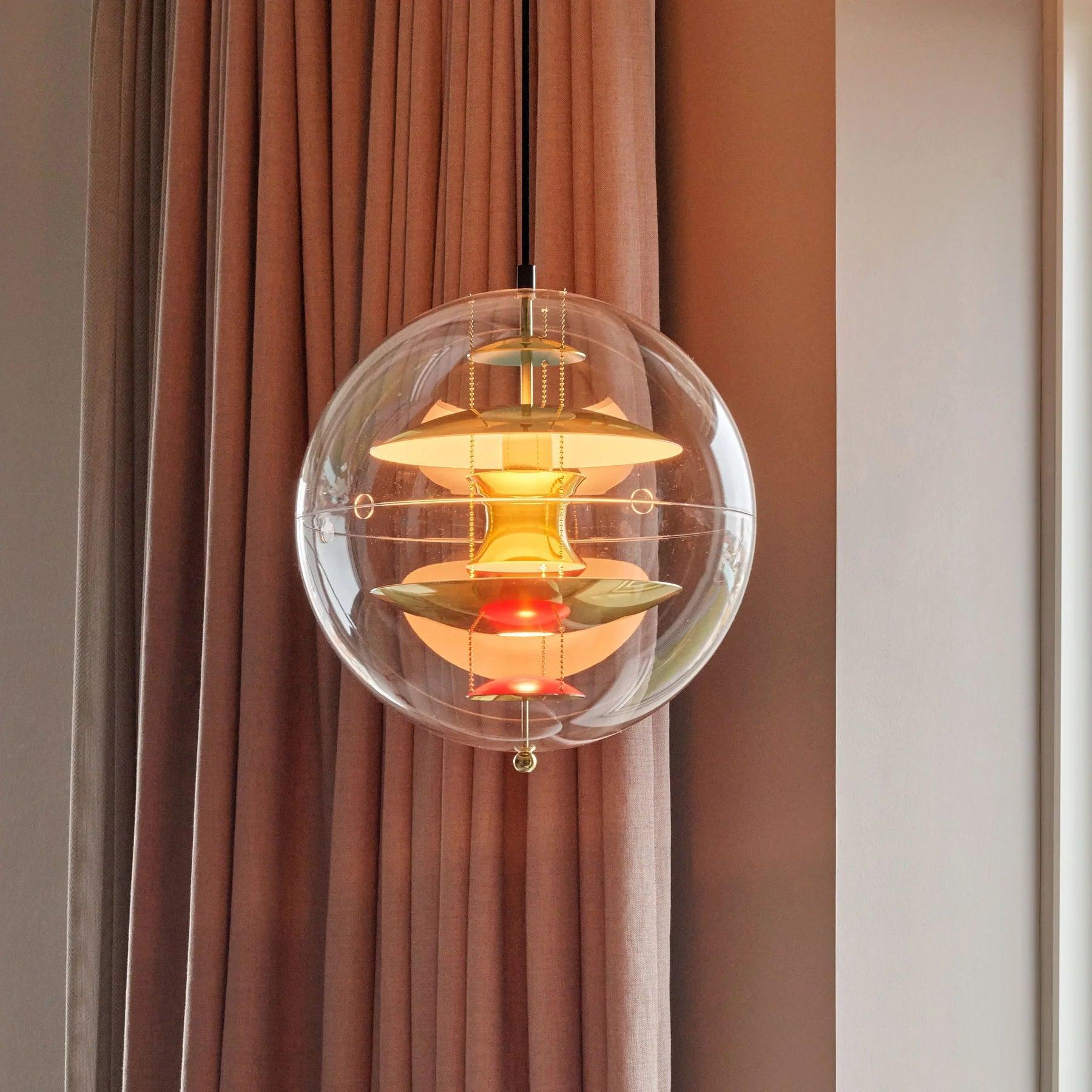 Lampa wisząca VP GLOBE mosiężny Verpan Eye on Design