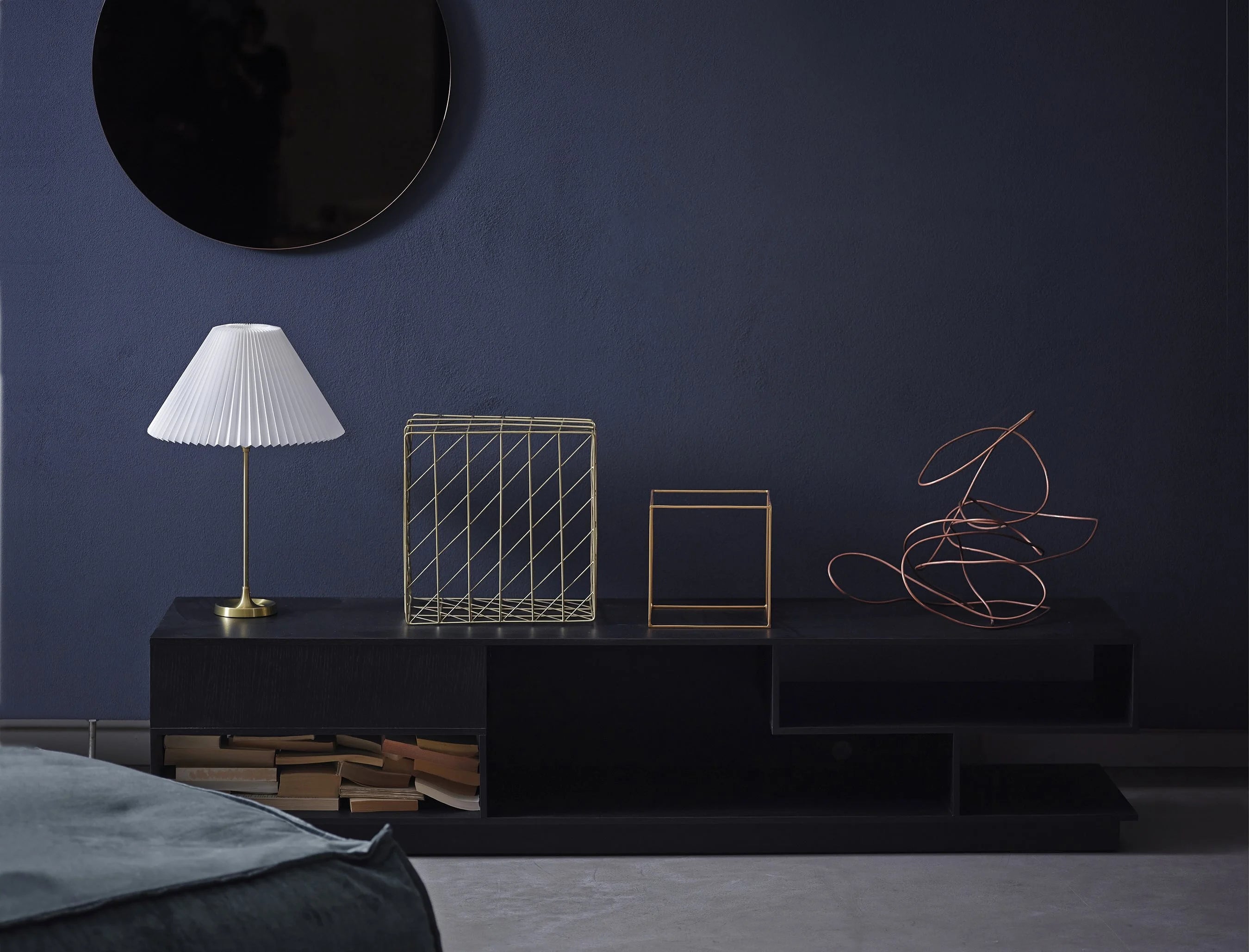 Table lamp MODEL 307 white with brass base