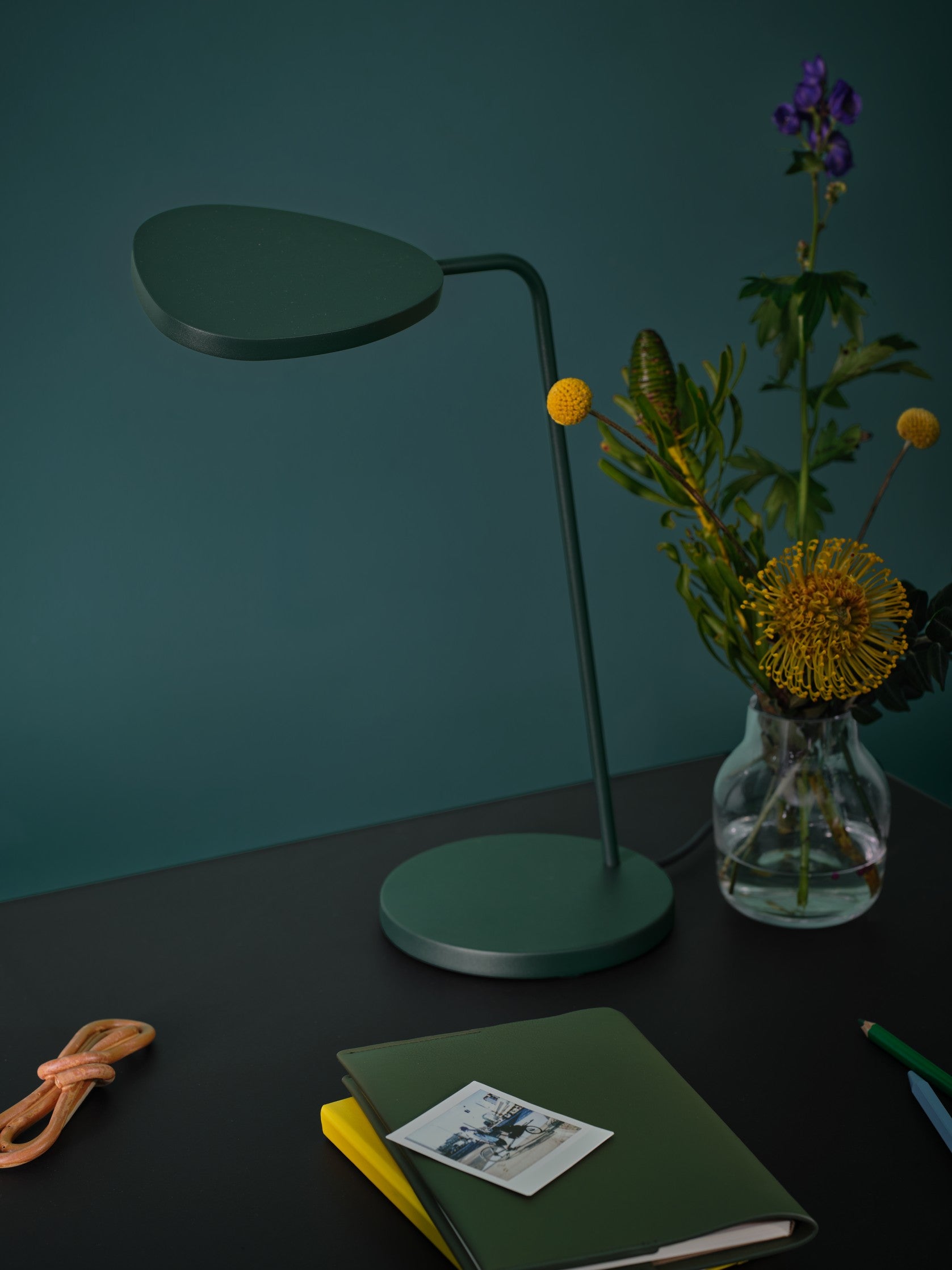 Lampa stołowa LEAF czarny