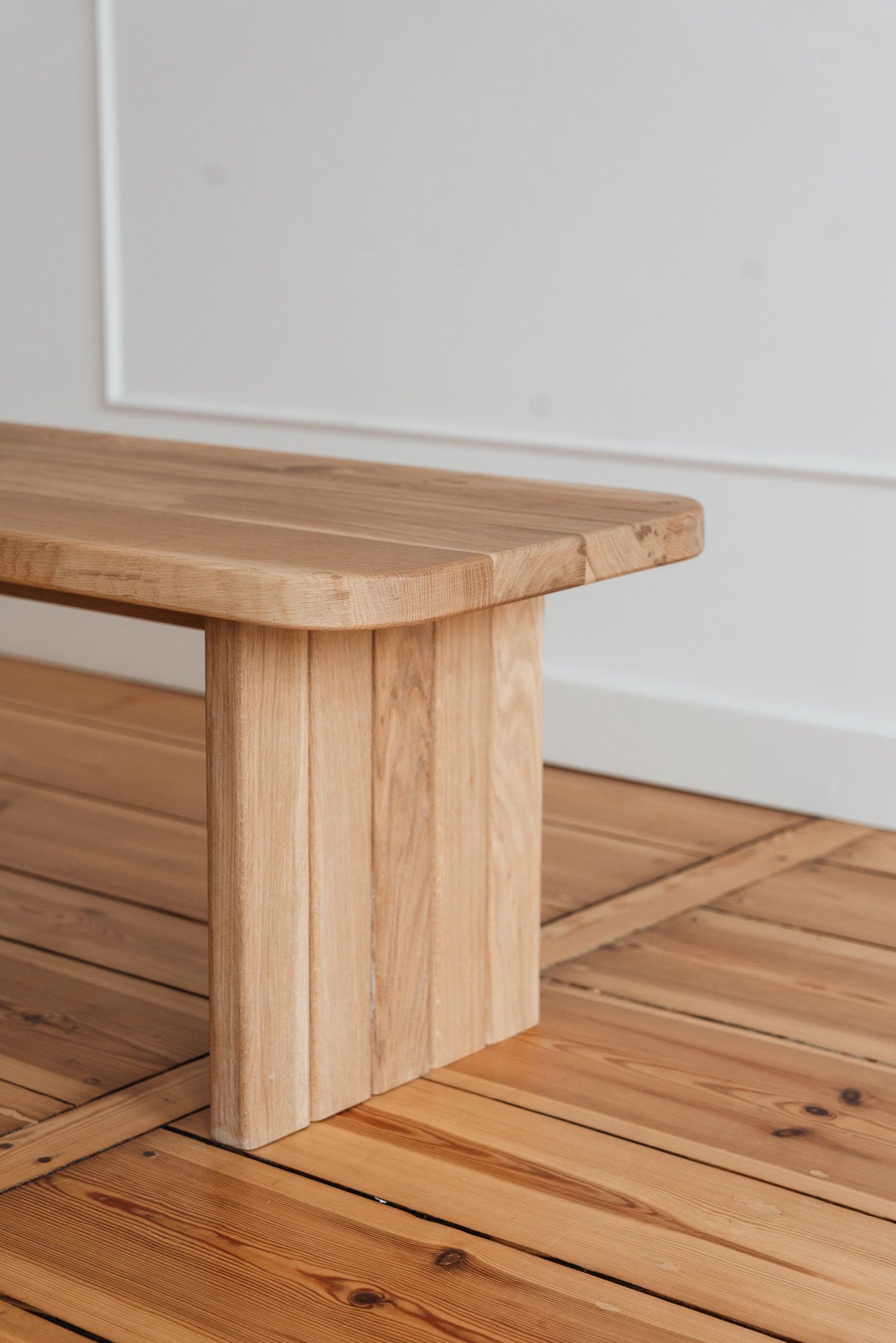LEON Bench in Oak Wood