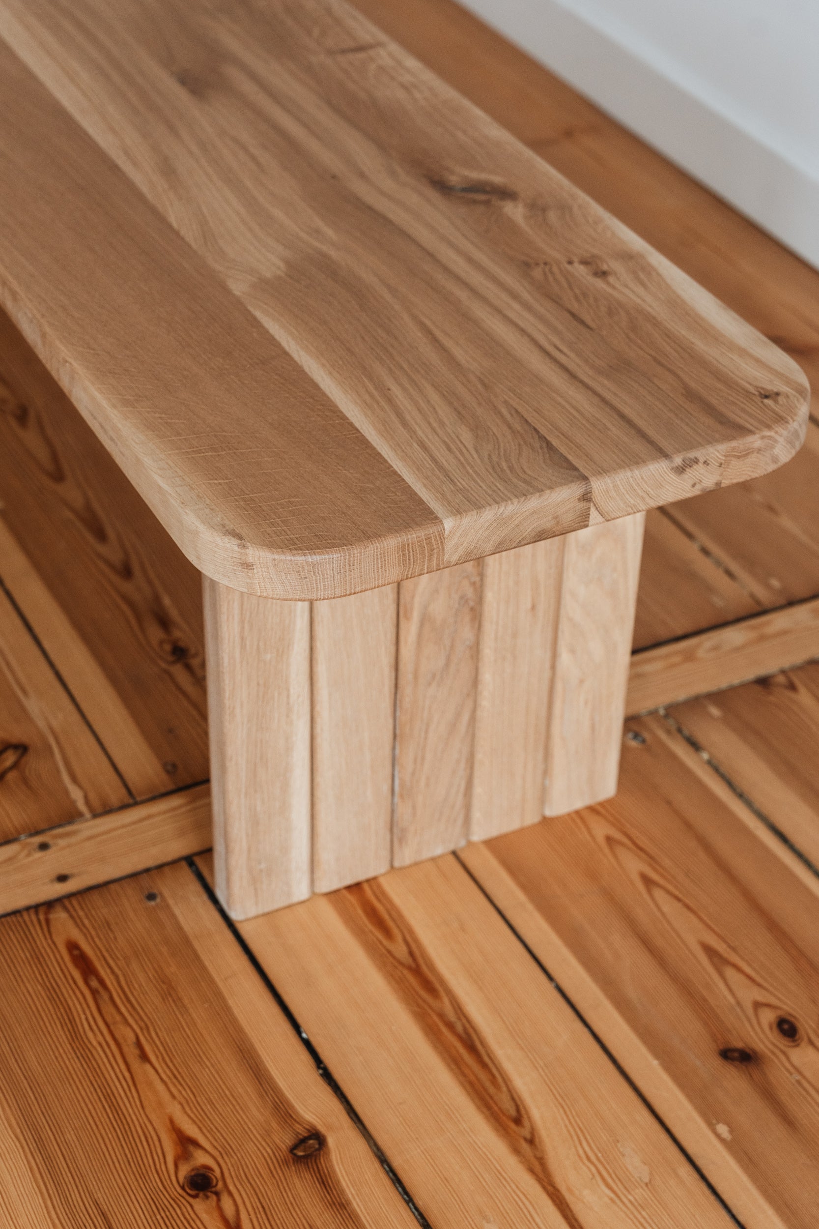 LEON Bench in Oak Wood