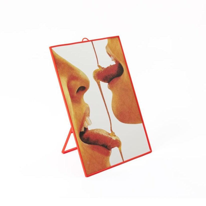Lusterko HONEY w czerwonej ramce Seletti Eye on Design