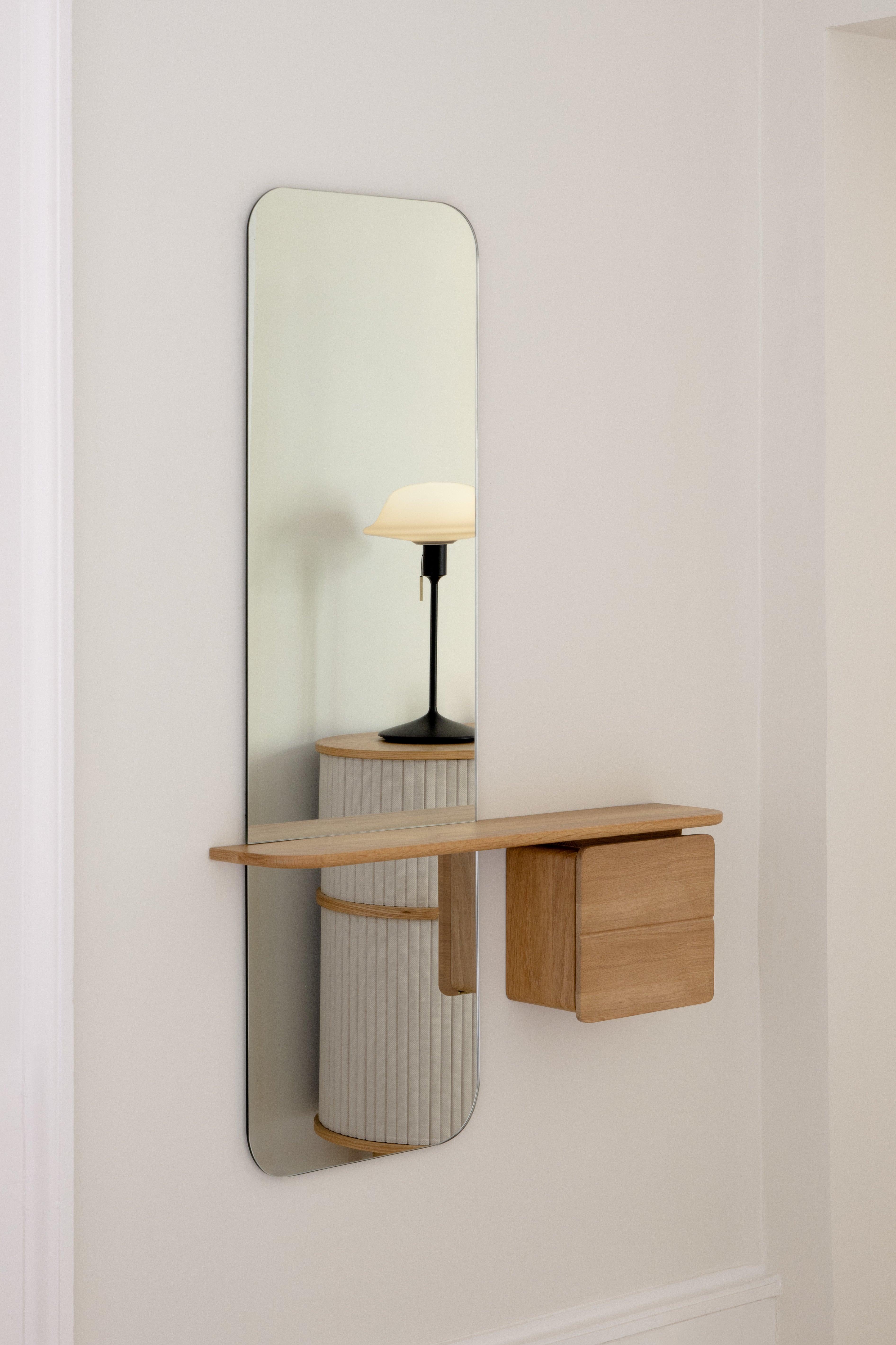 Lustro ONE MORE LOOK rattan z dębem UMAGE Eye on Design
