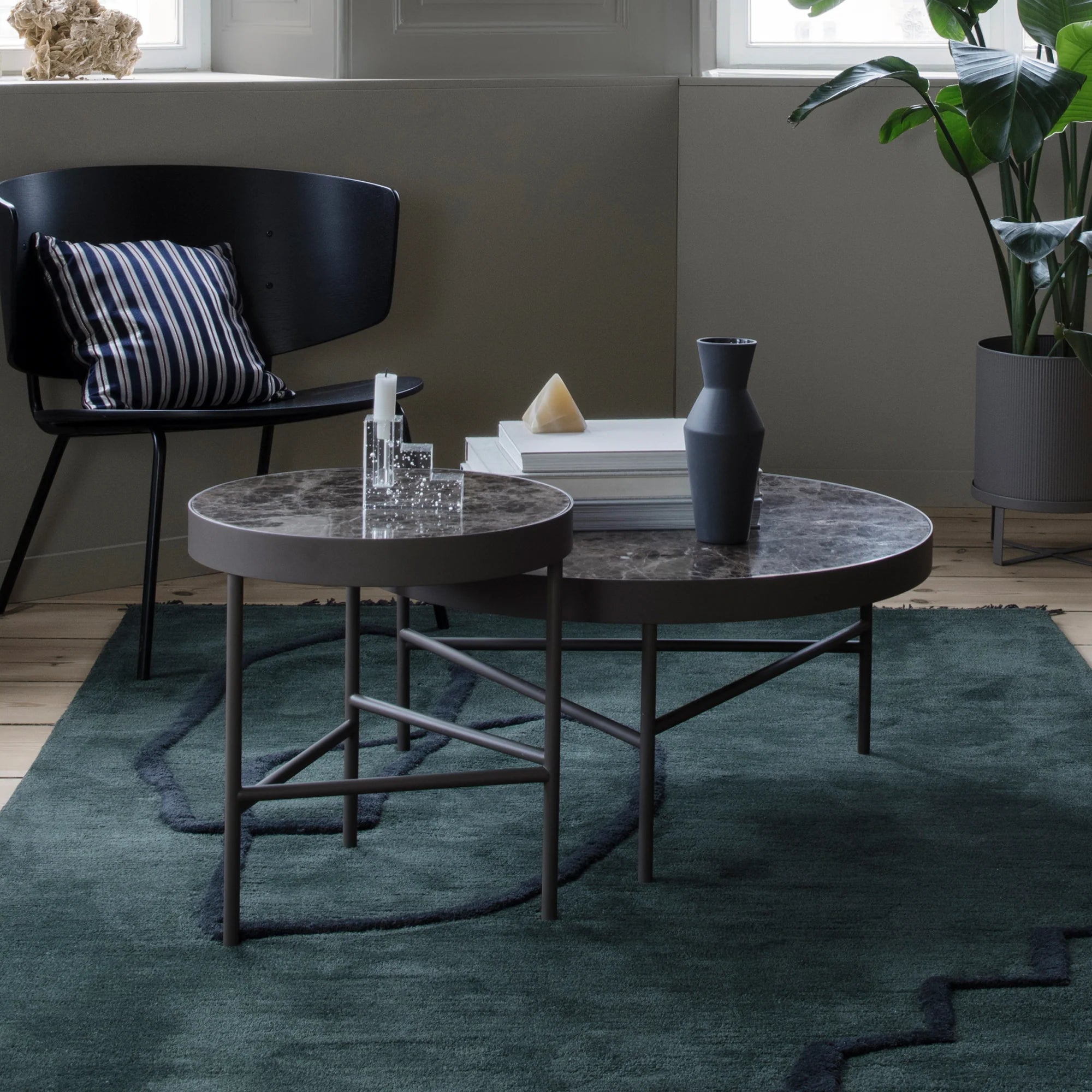 MARBLE TABLE black marble