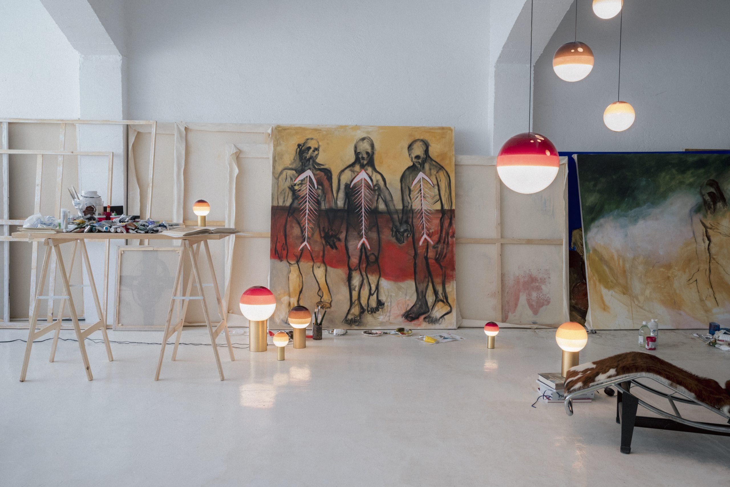 Tischlampe DIPPING burgunderrot mit goldenem Fuß