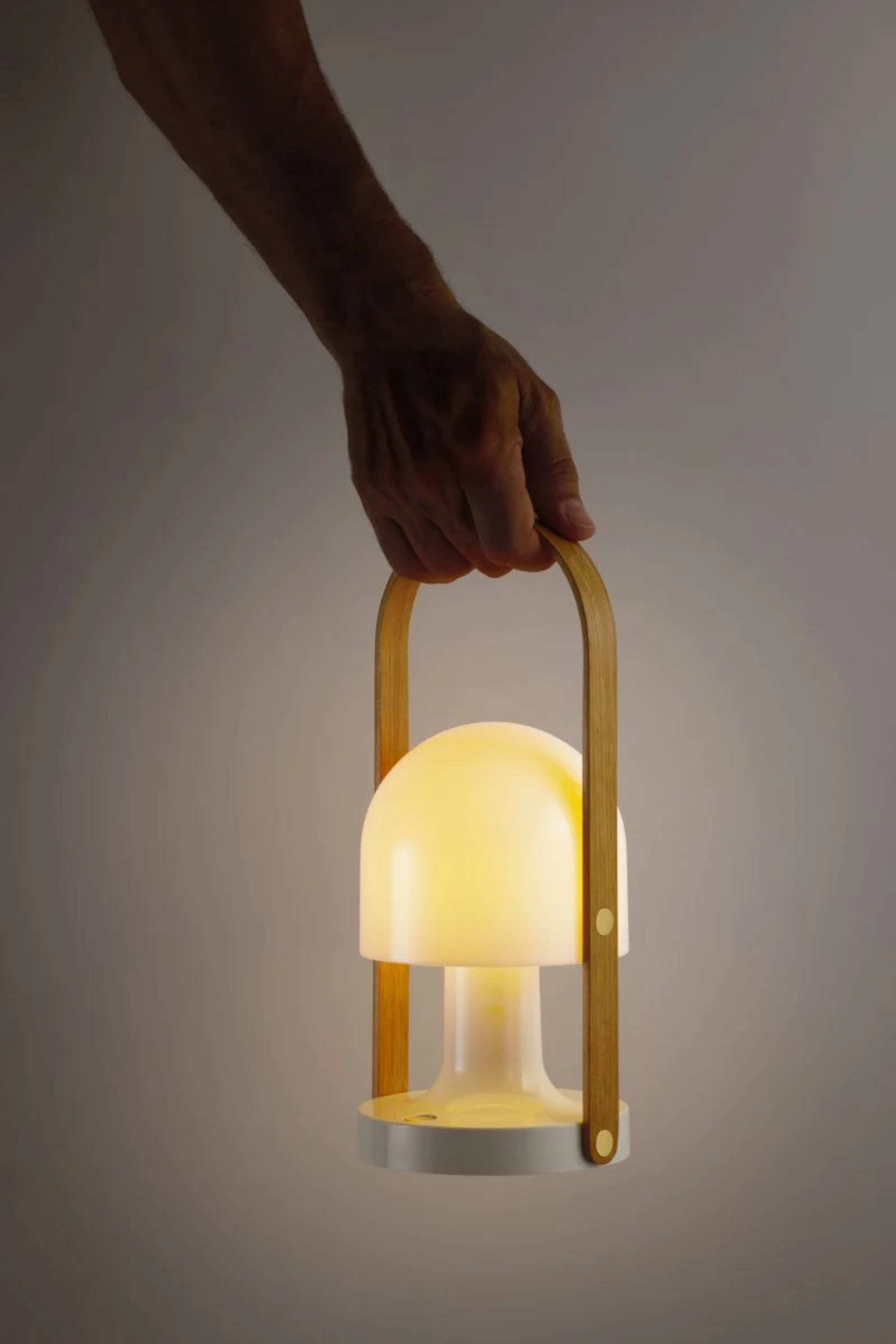 Tragbare FOLLOWME Lampe in Weiß mit Braun