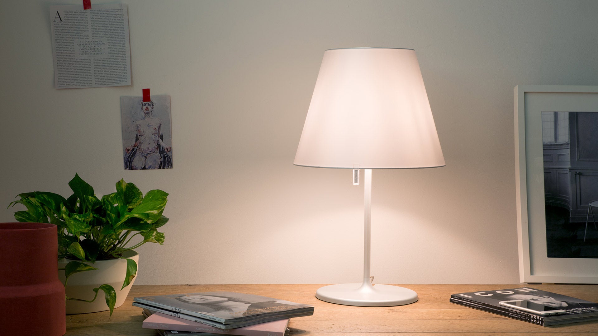 MELAMPO Table Lamp with Gray Base