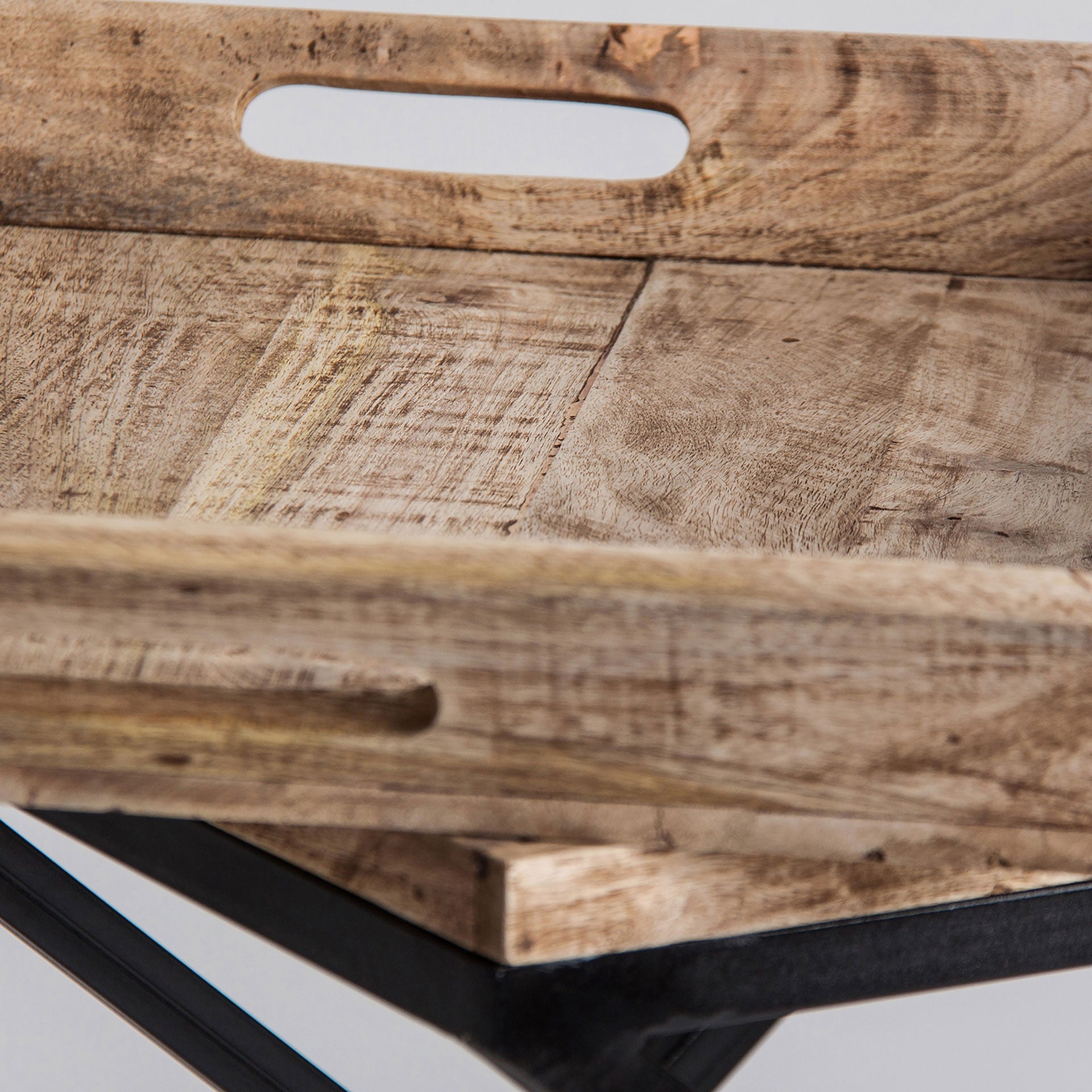 Beistelltisch mit Tablett NEWAK aus Mangoholz mit schwarzem Metallgestell