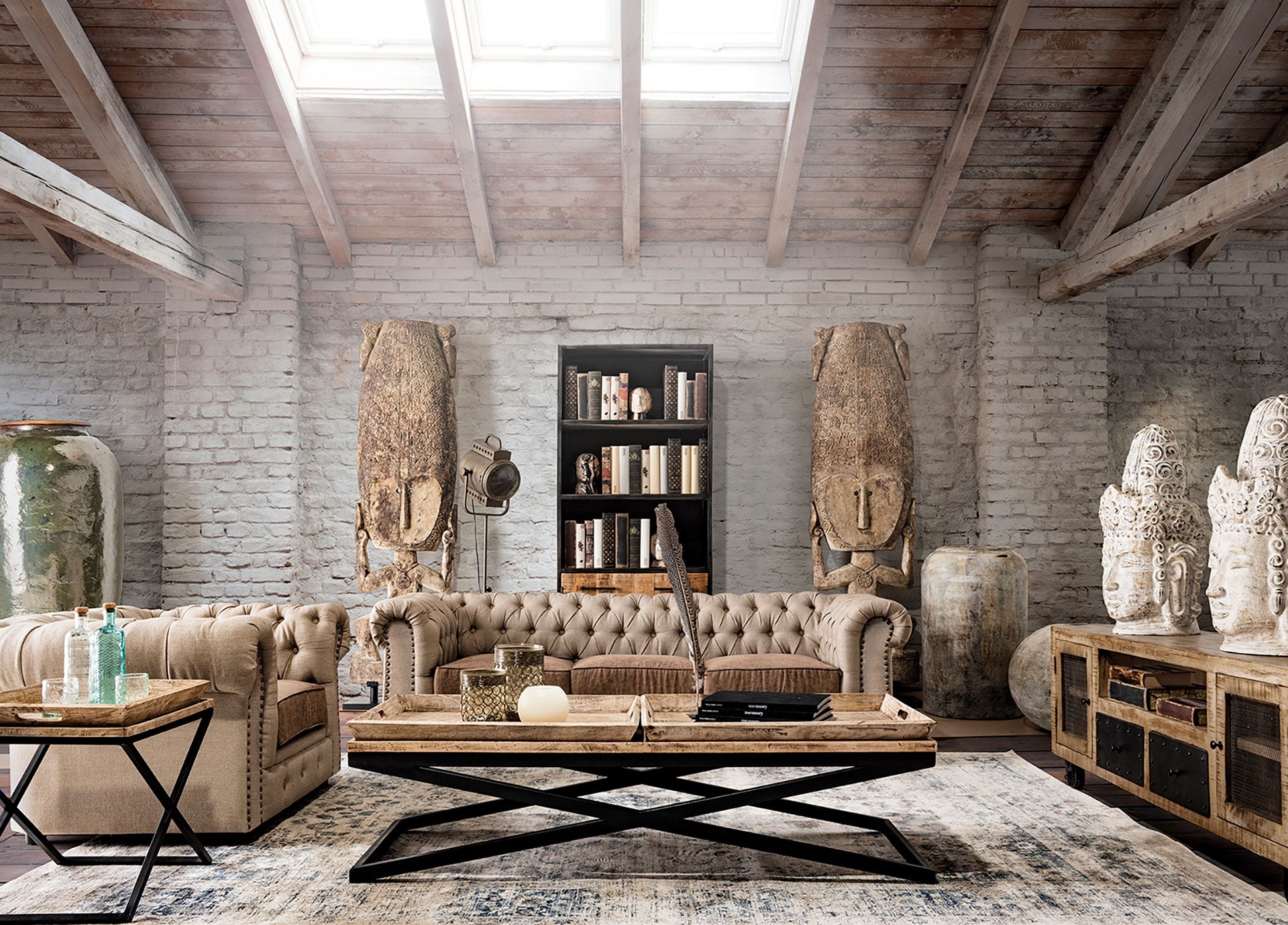 Beistelltisch mit Tablett NEWAK aus Mangoholz mit schwarzem Metallgestell