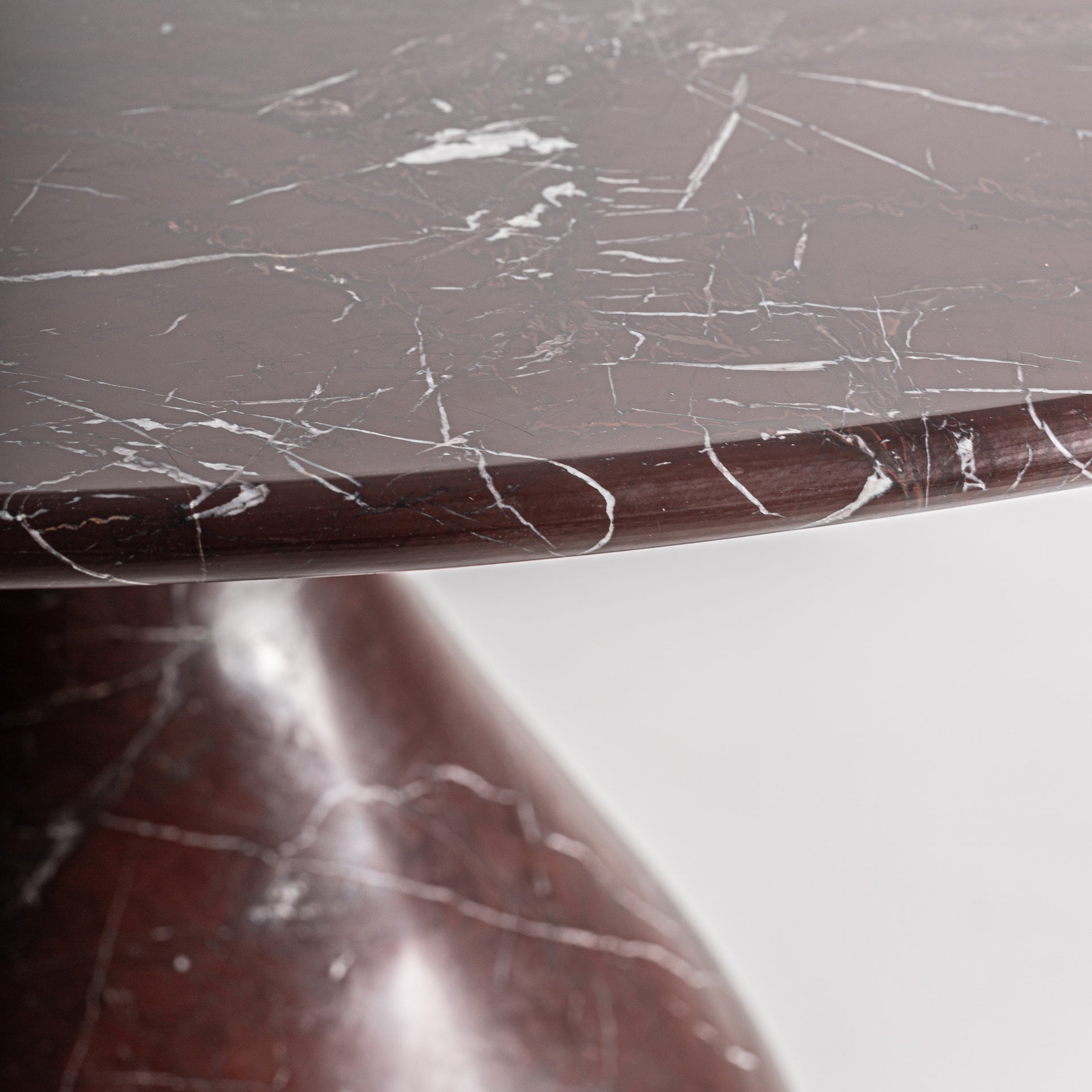 Round Table BOURG Burgundy Marble