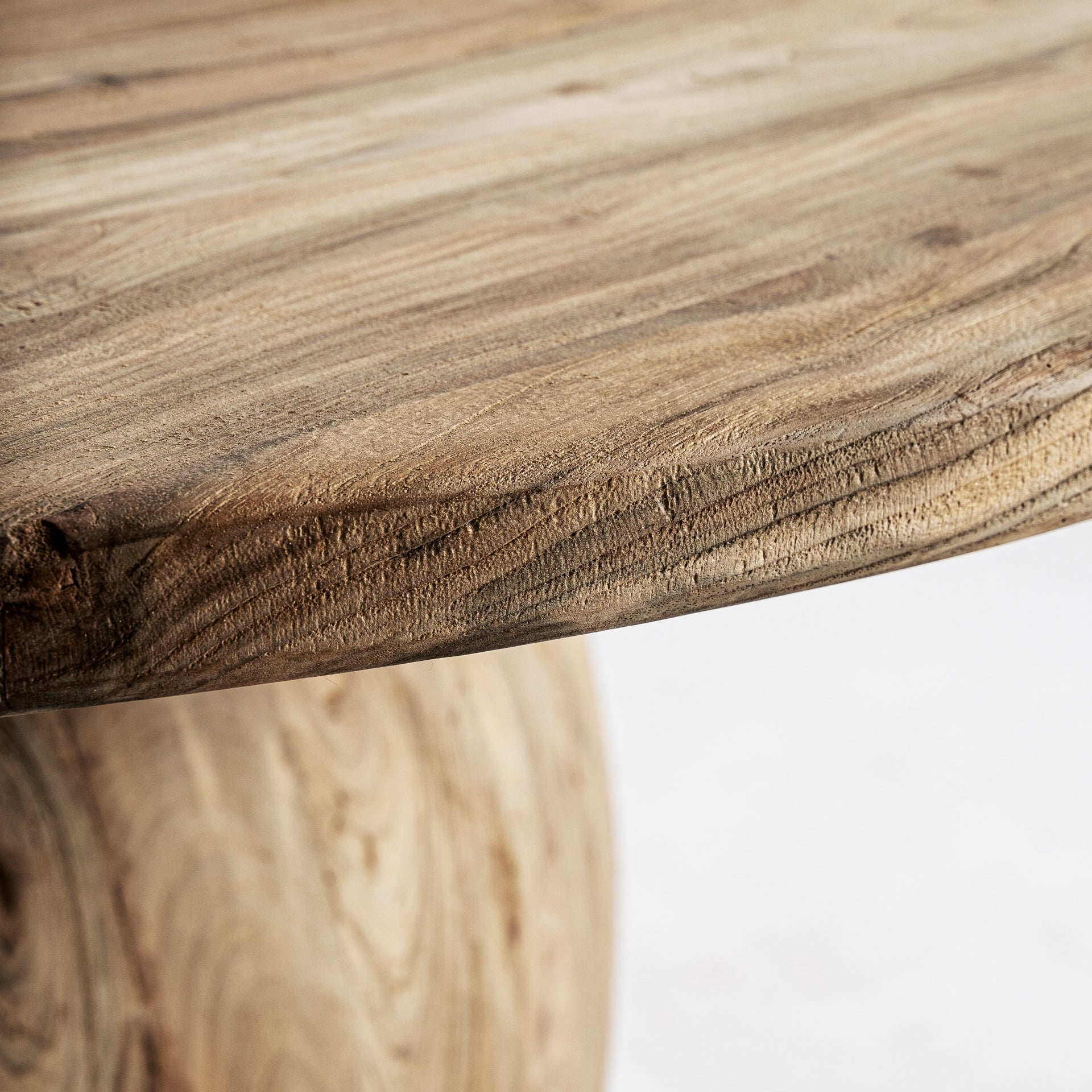 Runder Tisch ERLOY aus recyceltem Teakholz
