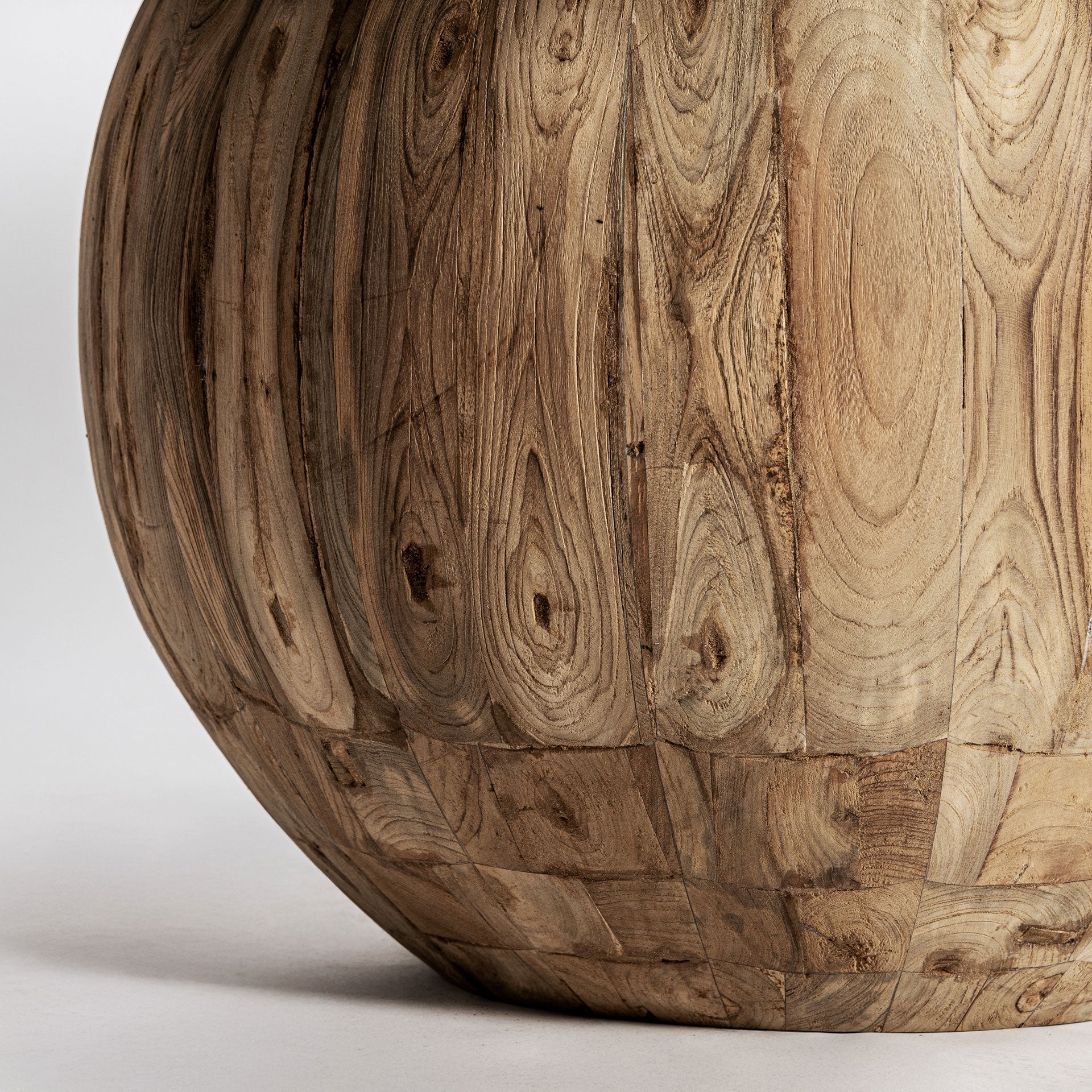 Runder Tisch ERLOY aus recyceltem Teakholz