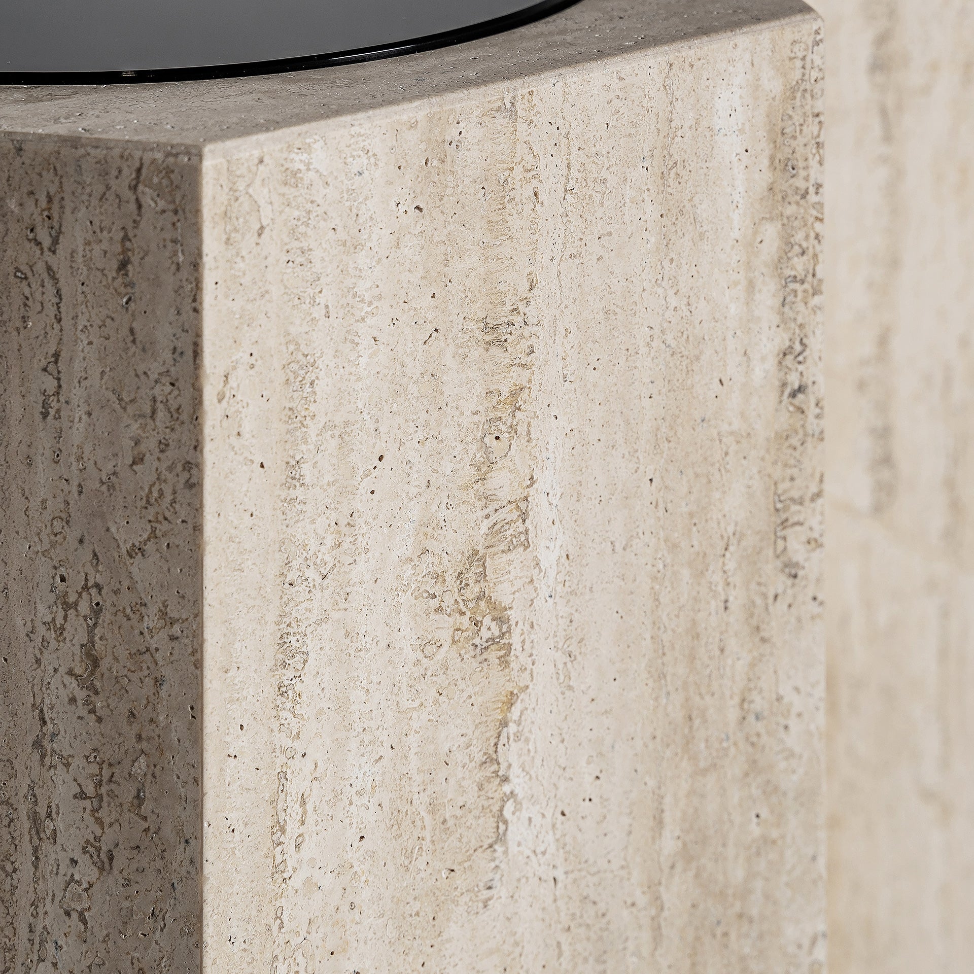 Kaffeetisch THIENNES Travertin mit braunem Glas