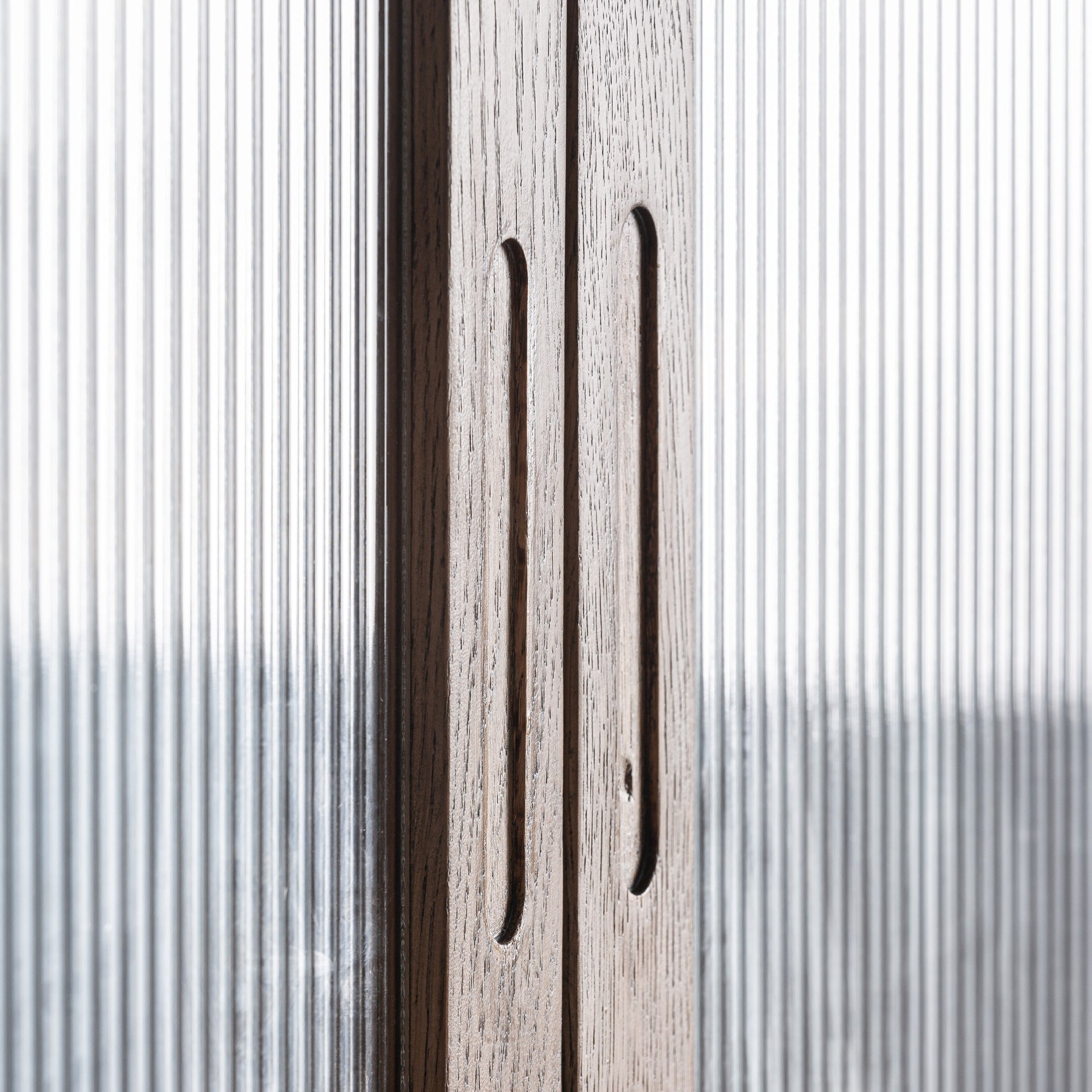 DOUZY Oak Side Table with Glass and Marble Top