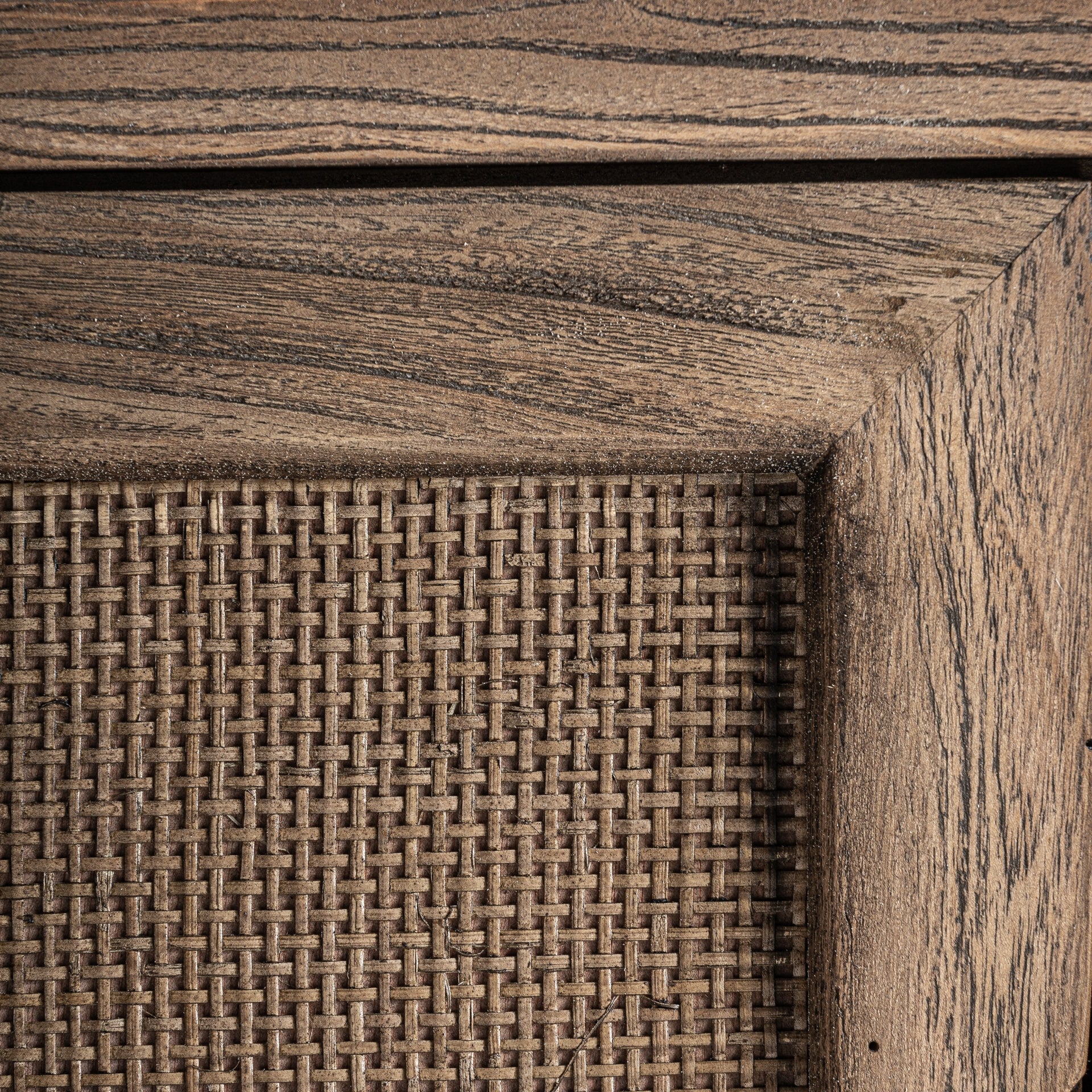 RTV-Sideboard BYREMO aus Ulmenholz