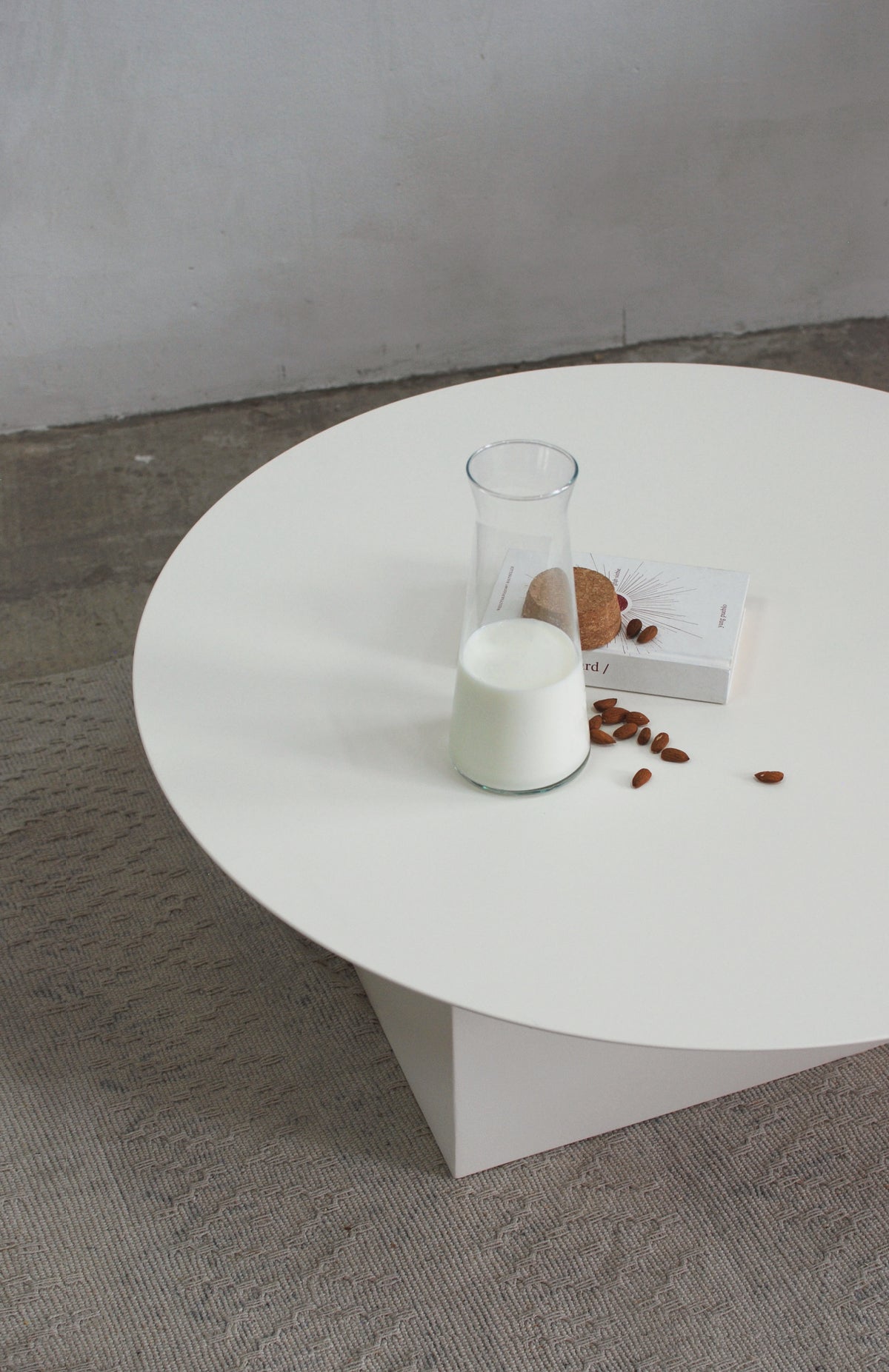 Kaffeetisch FUKU aus Stahl und Holz