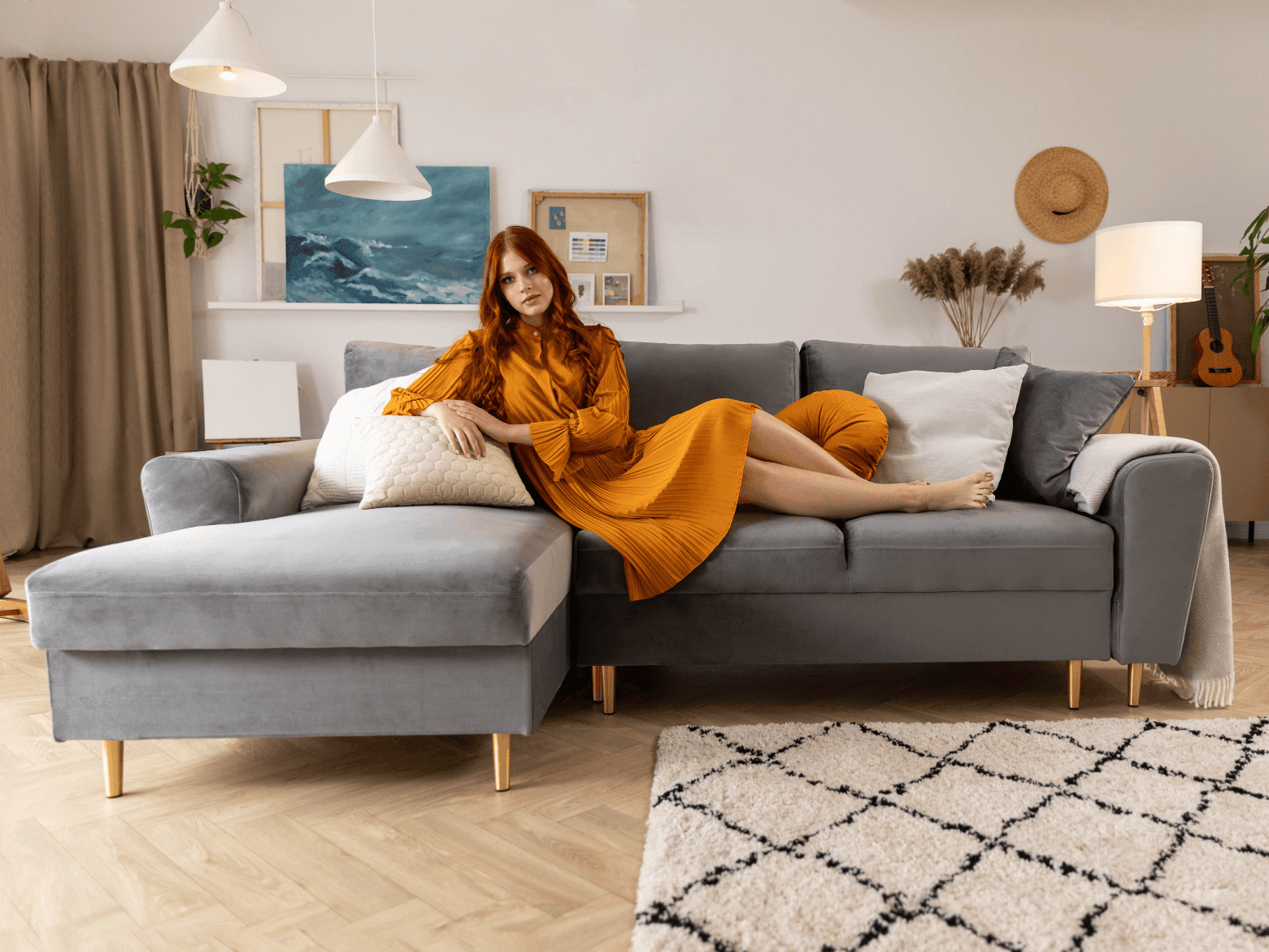 Narożnik lewostronny aksamitny z funkcją spania KYOTO beżowy z czarną podstawą Cosmopolitan Design Eye on Design