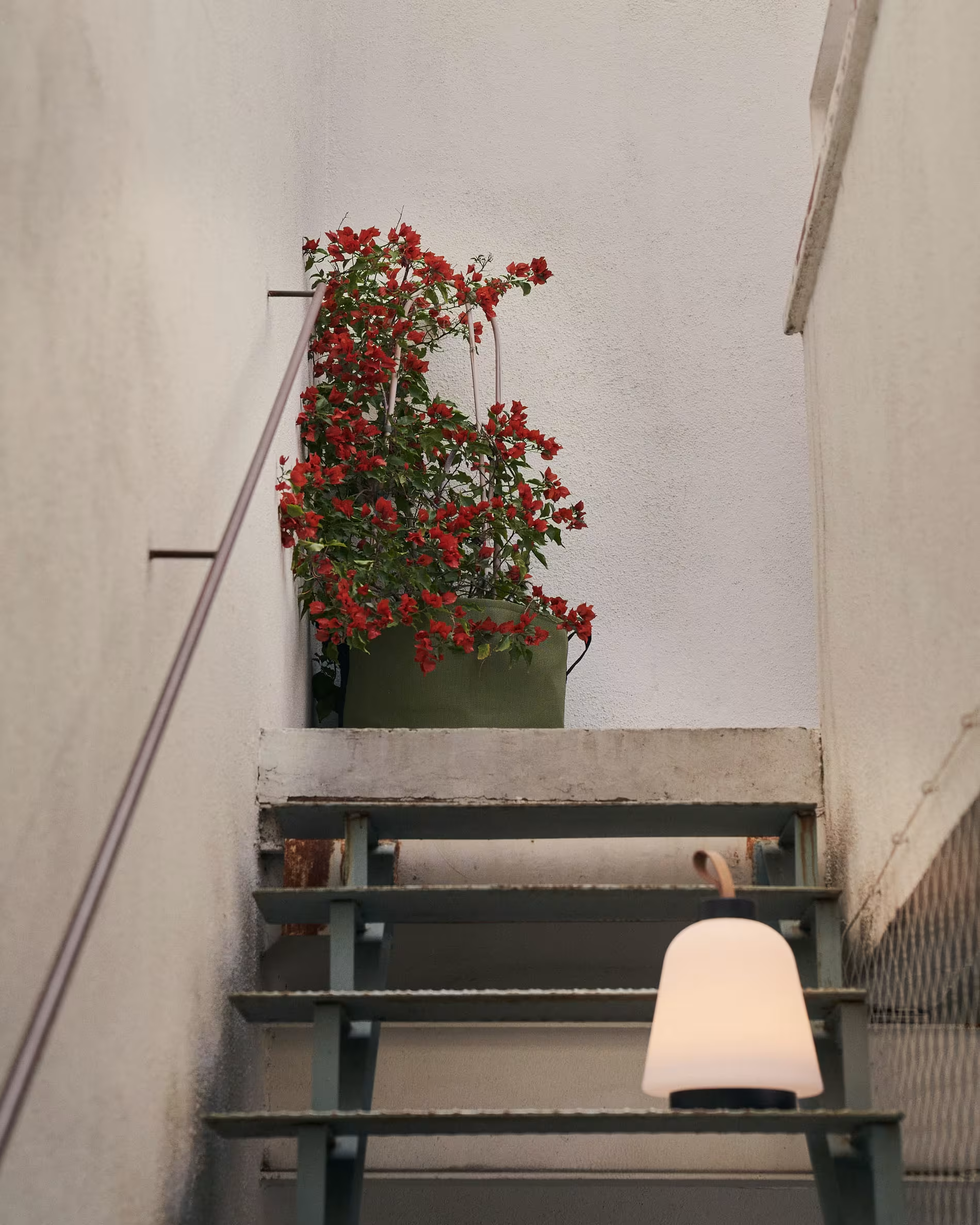 Lampa akumulatorowa UDIYA czarny La Forma Eye on Design