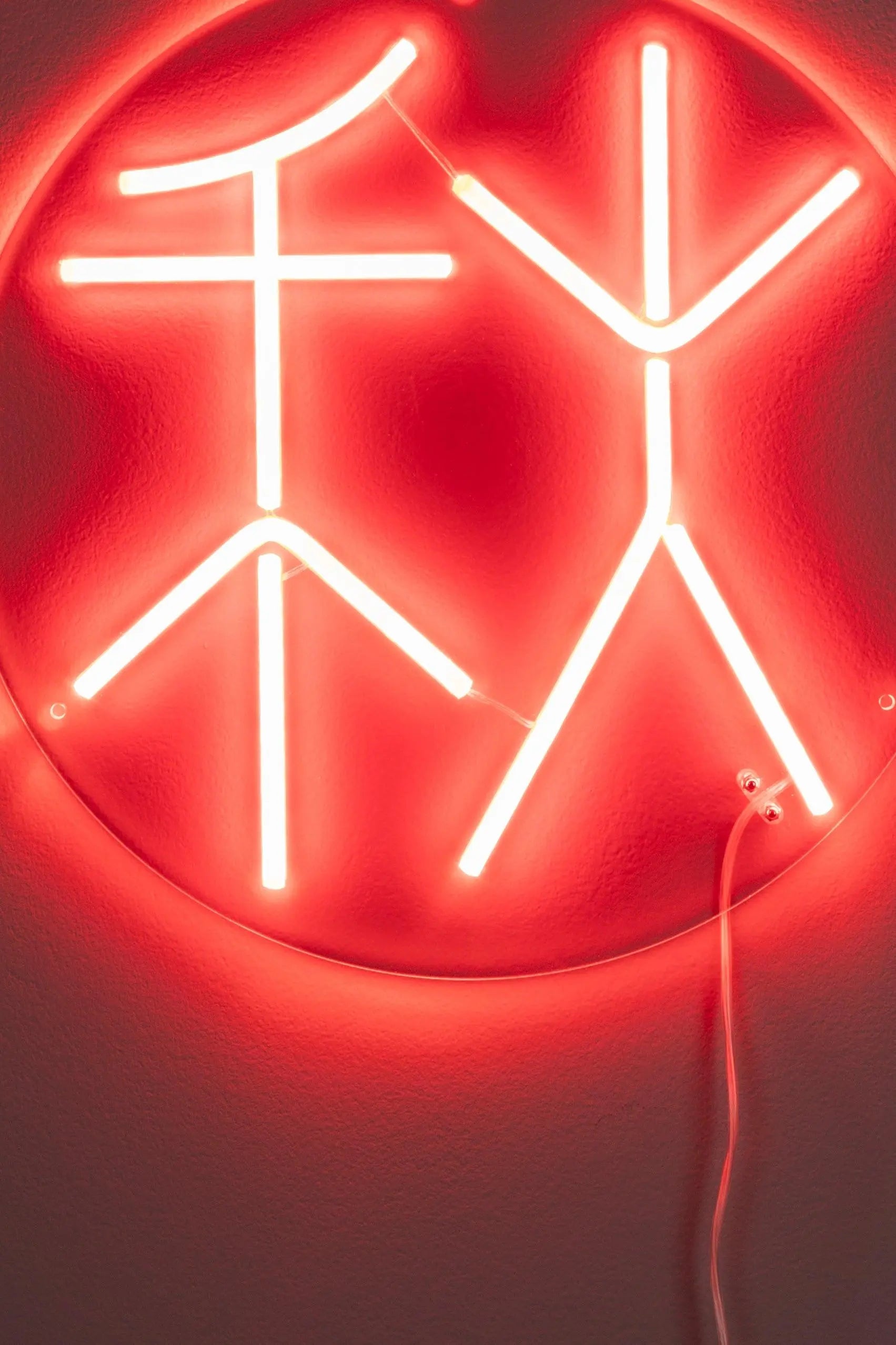 Neon ścienny SYA AUTUMN czerwony – Dutchbone