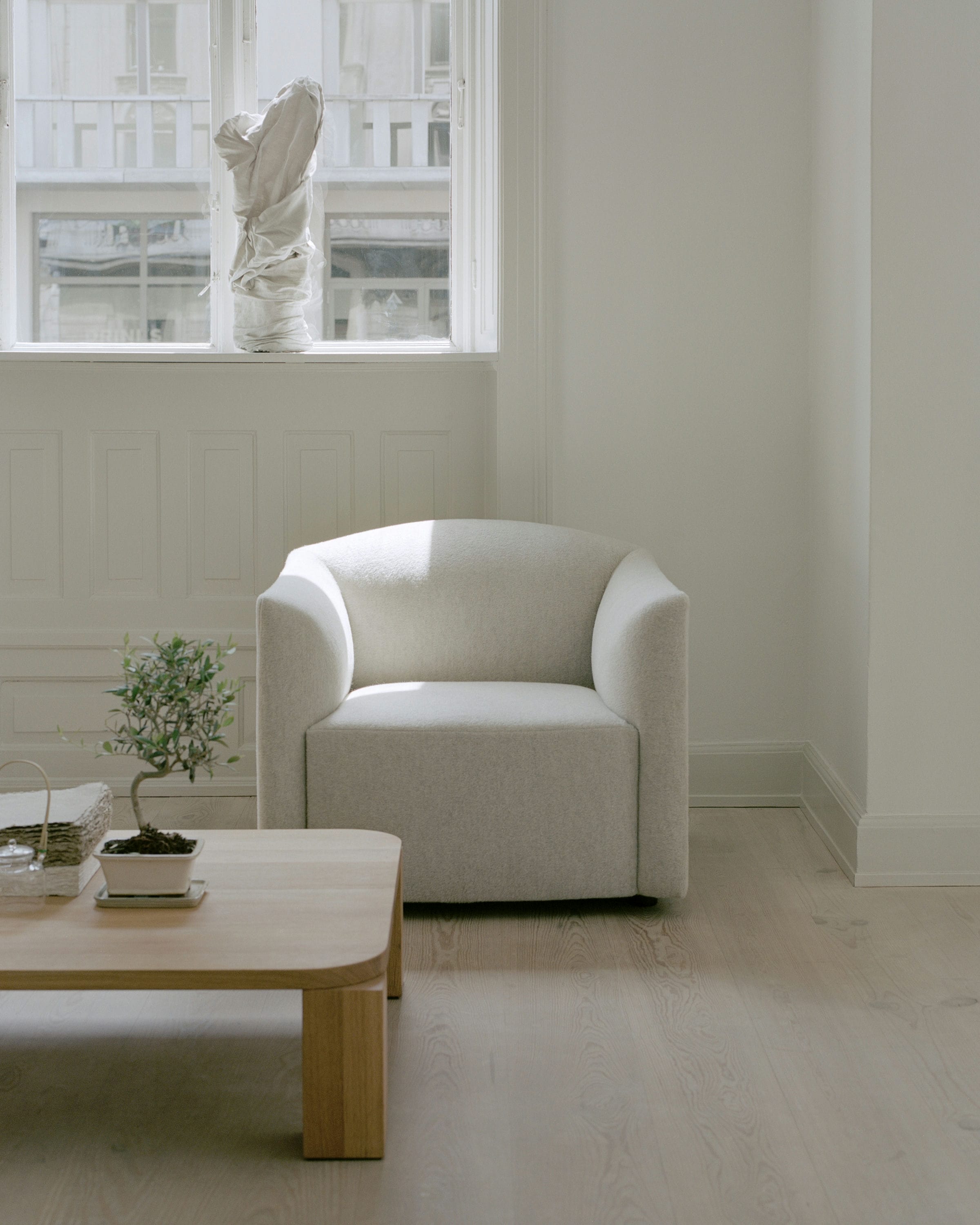 Oak atlas coffee table