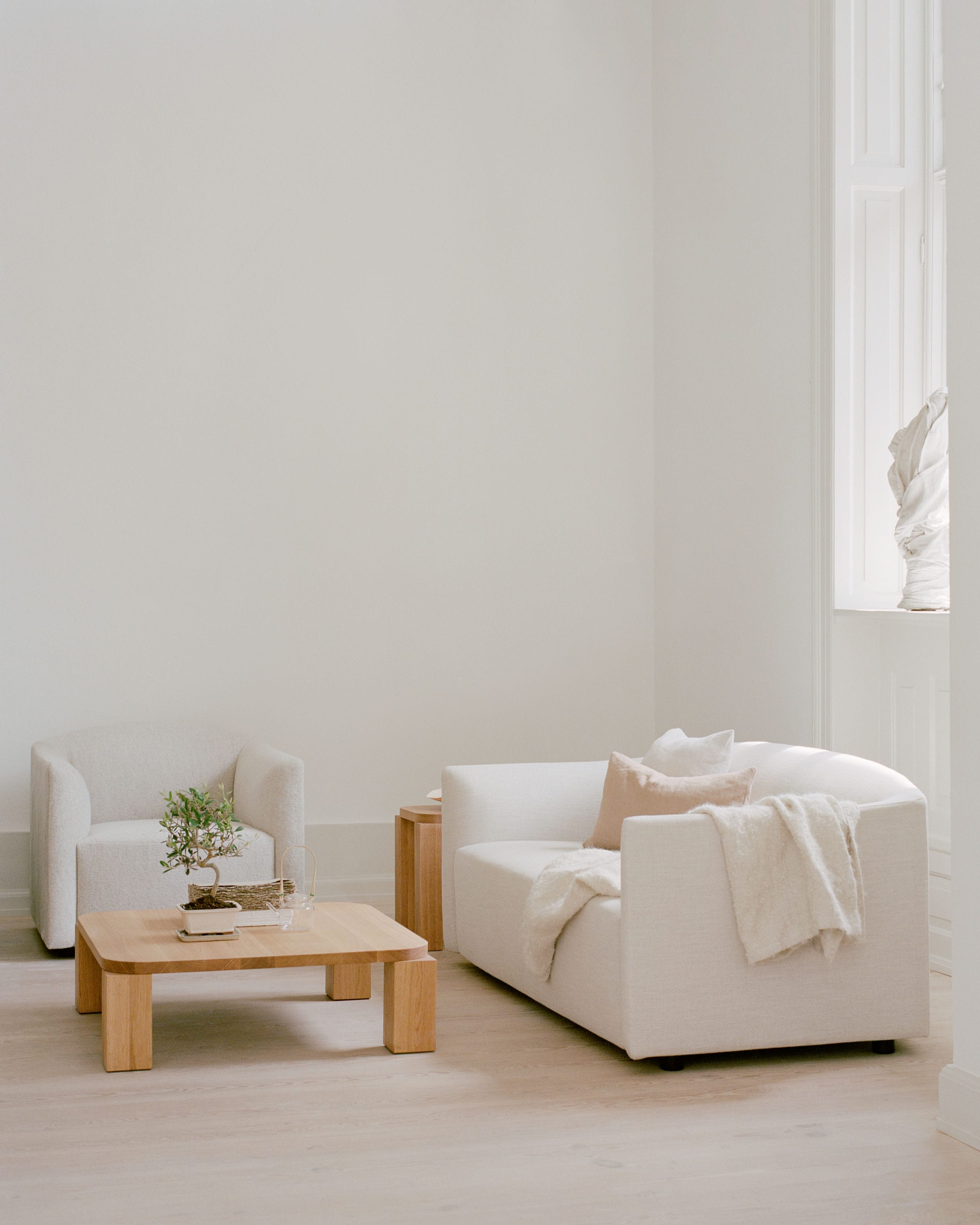 Oak atlas coffee table