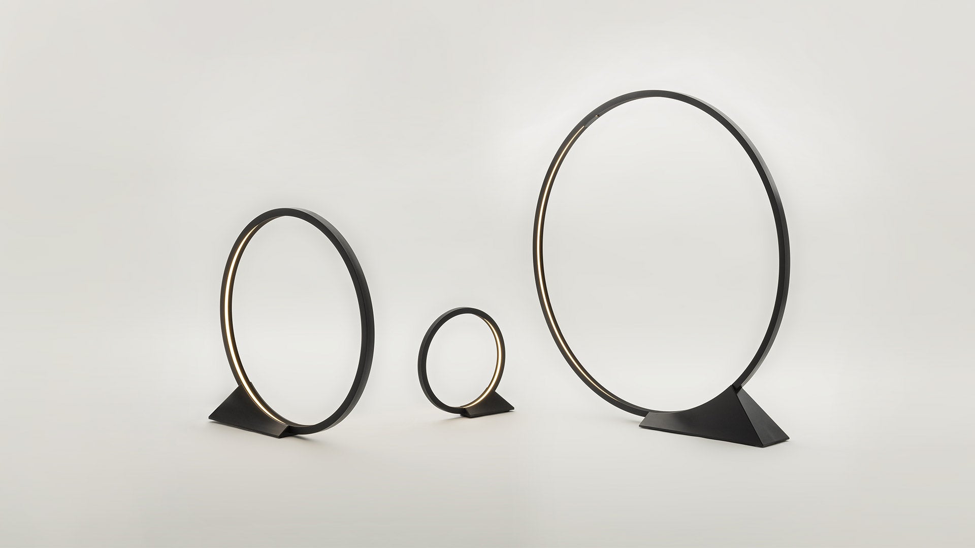 Stehlampe für den Außenbereich O schwarz