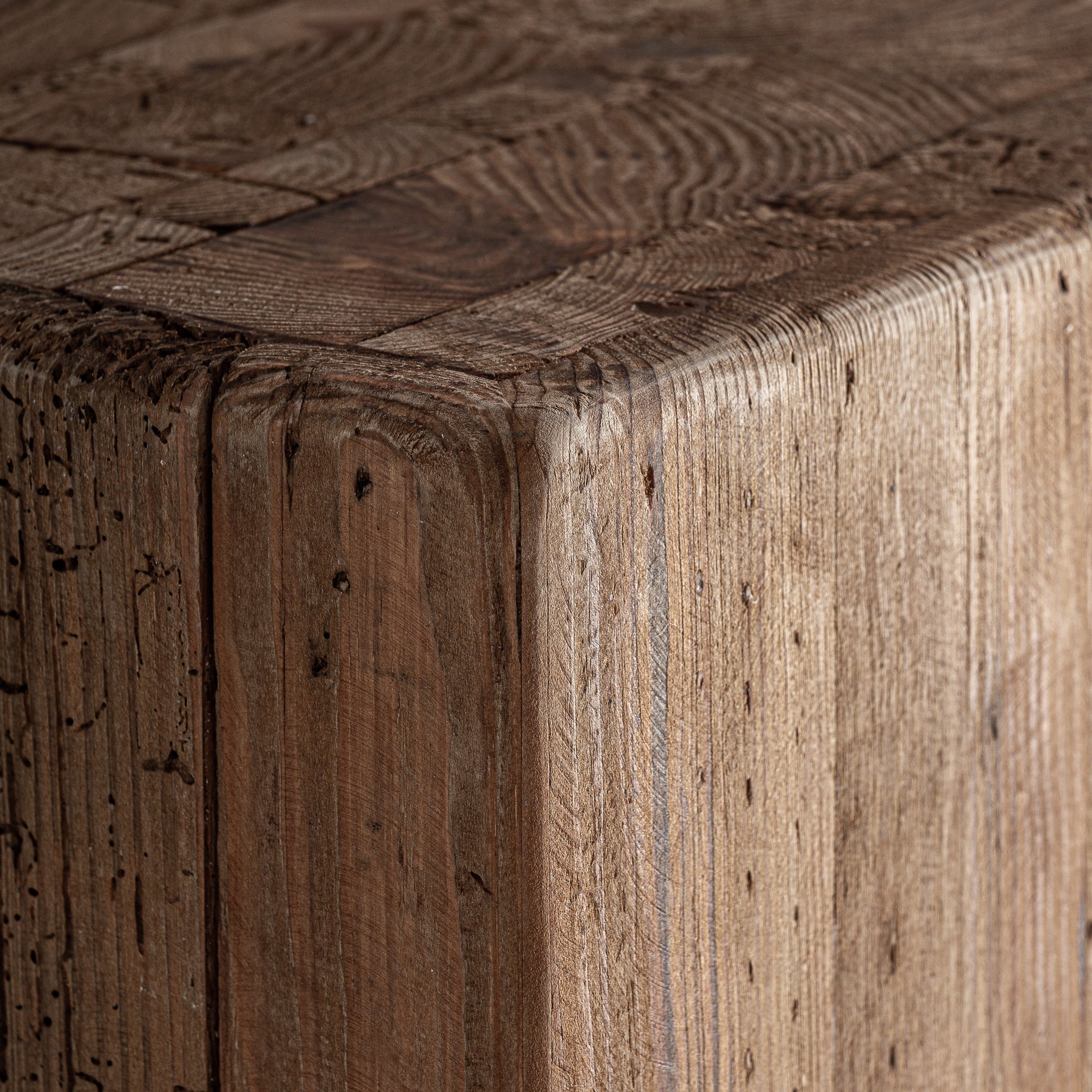 Beistelltisch TRUEL aus recyceltem Kiefernholz