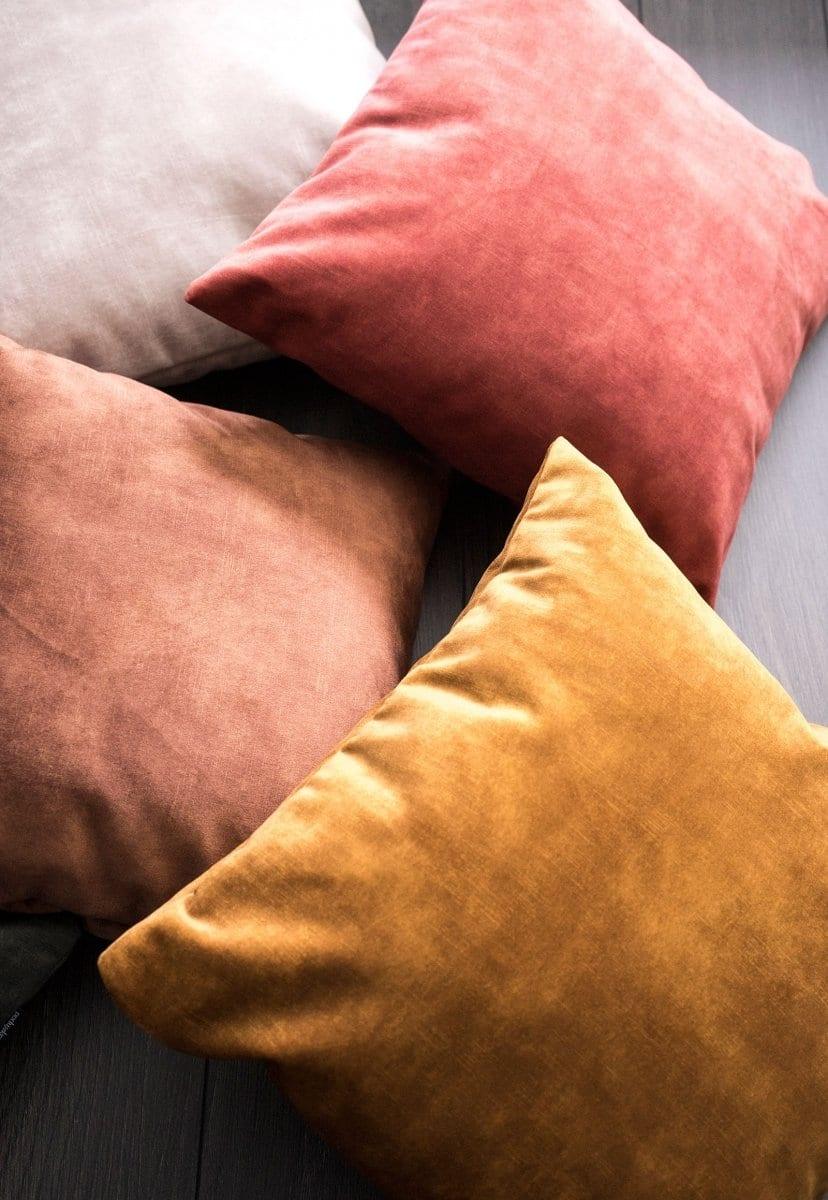 Poduszka dekoracyjna GLOSSY różowy Poduszkowcy Eye on Design