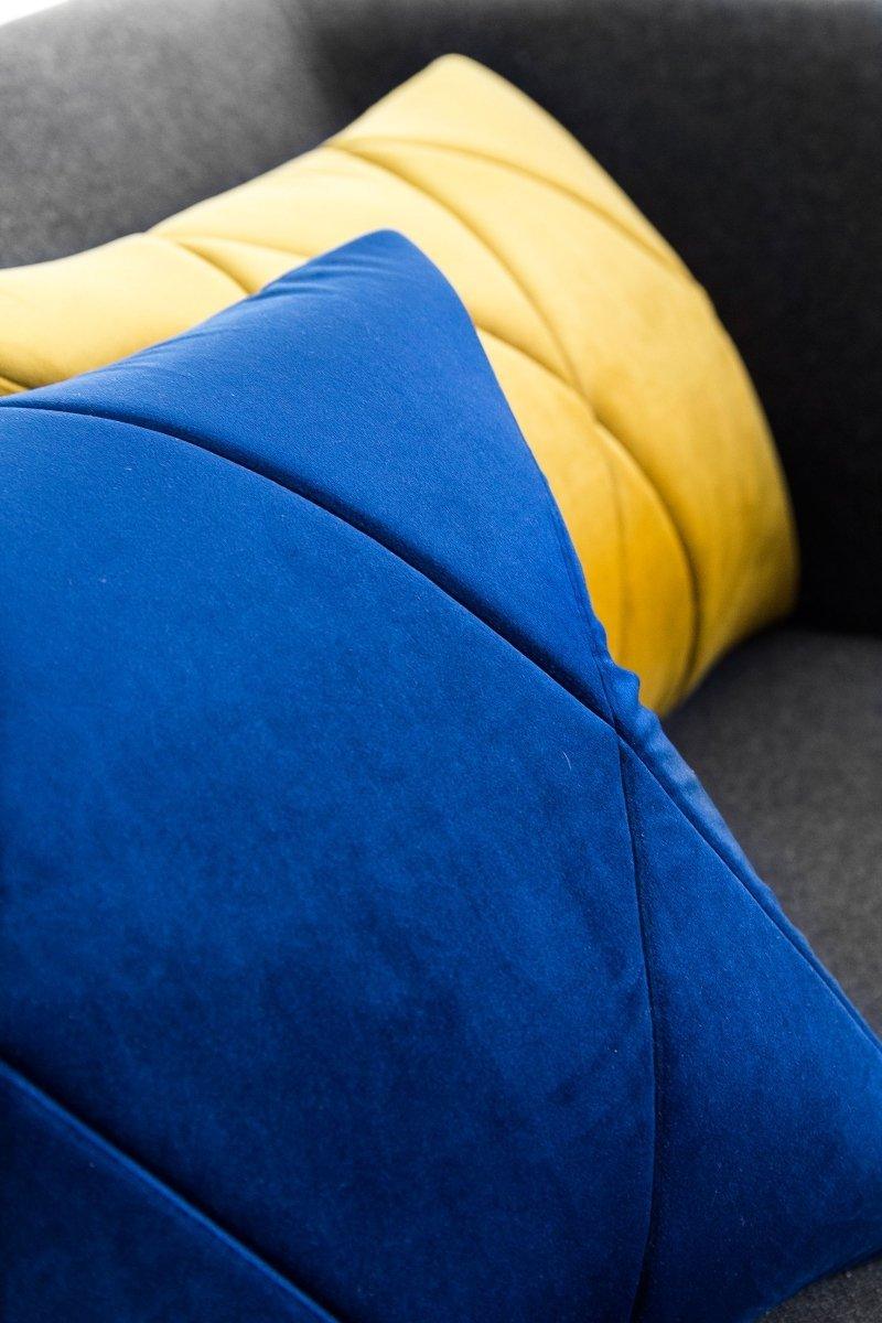 Poduszka dekoracyjna MOODI TOUCH granatowy Poduszkowcy Eye on Design