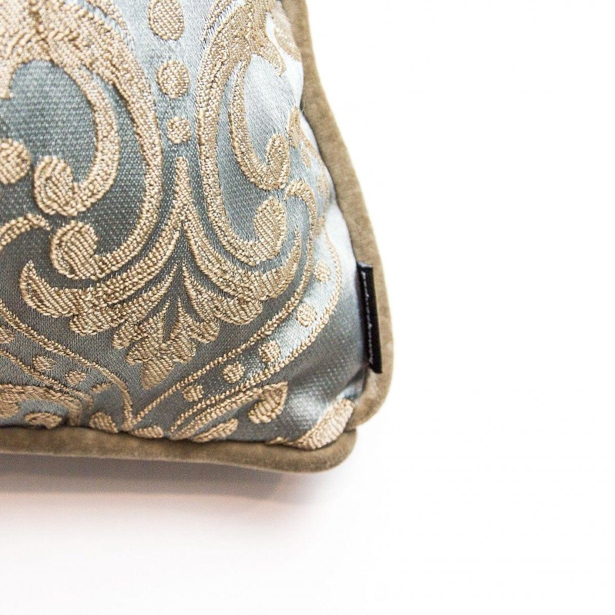 Poduszka dekoracyjna QUEEN miętowy Poduszkowcy Eye on Design