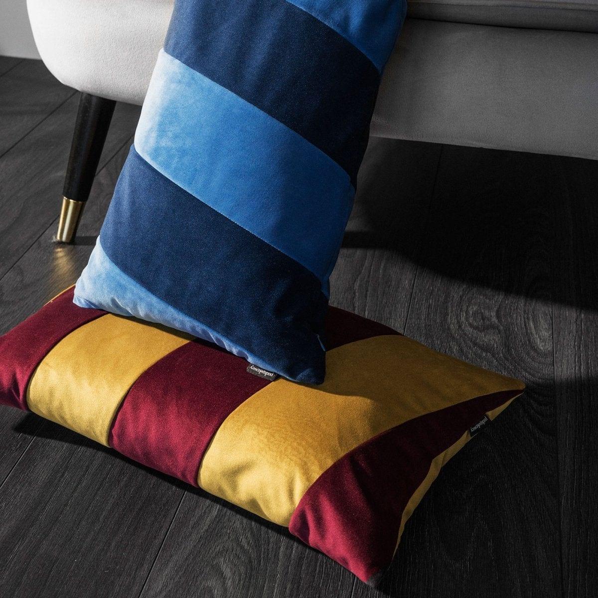 Poduszka dekoracyjna STRIPES bordowo-złoty Poduszkowcy Eye on Design